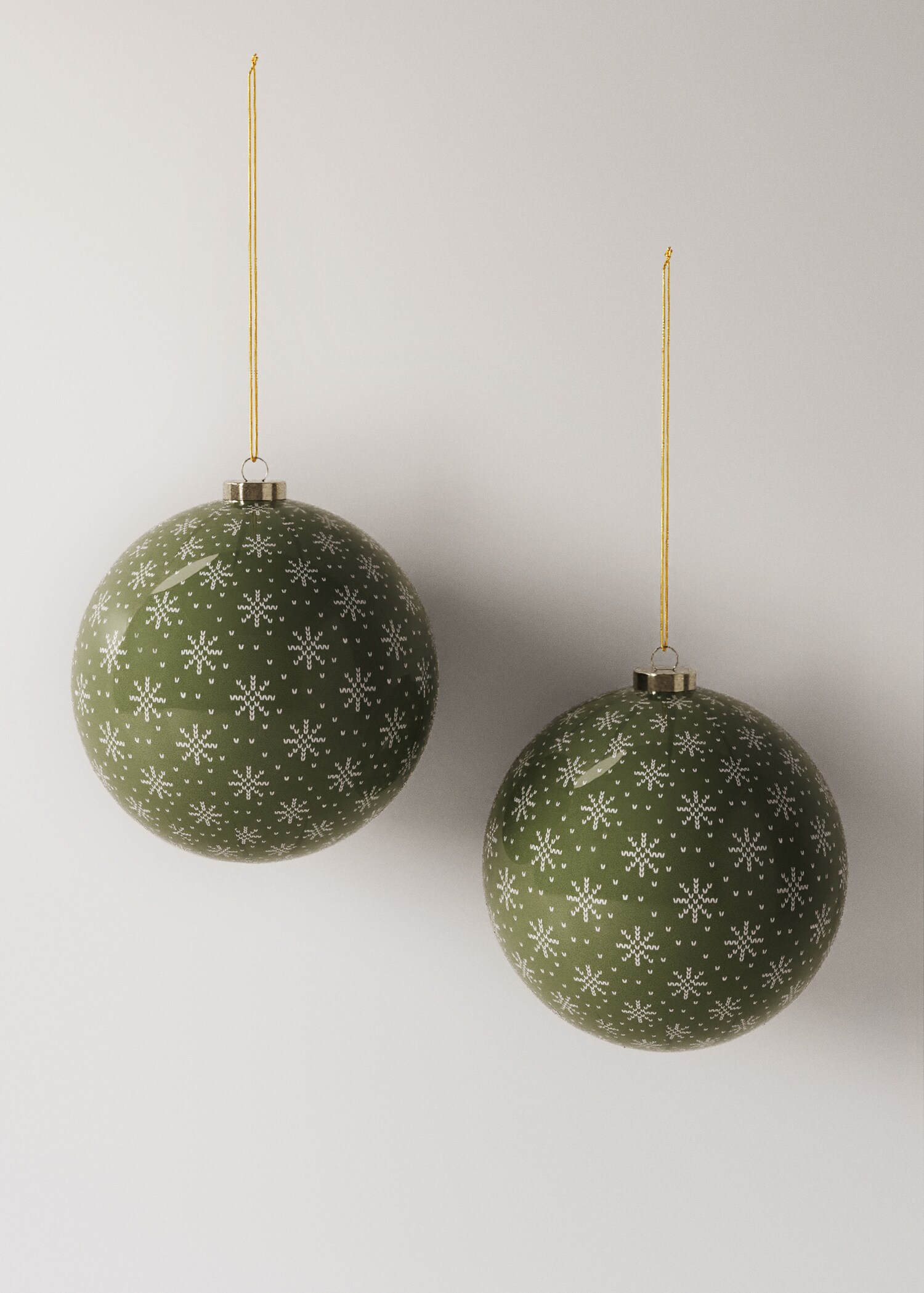 Christmas-themed bauble decorations - Article without model