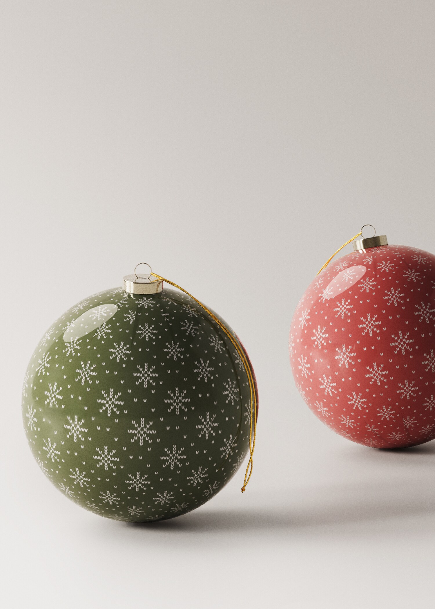 Christmas-themed bauble decorations - Details of the article 4