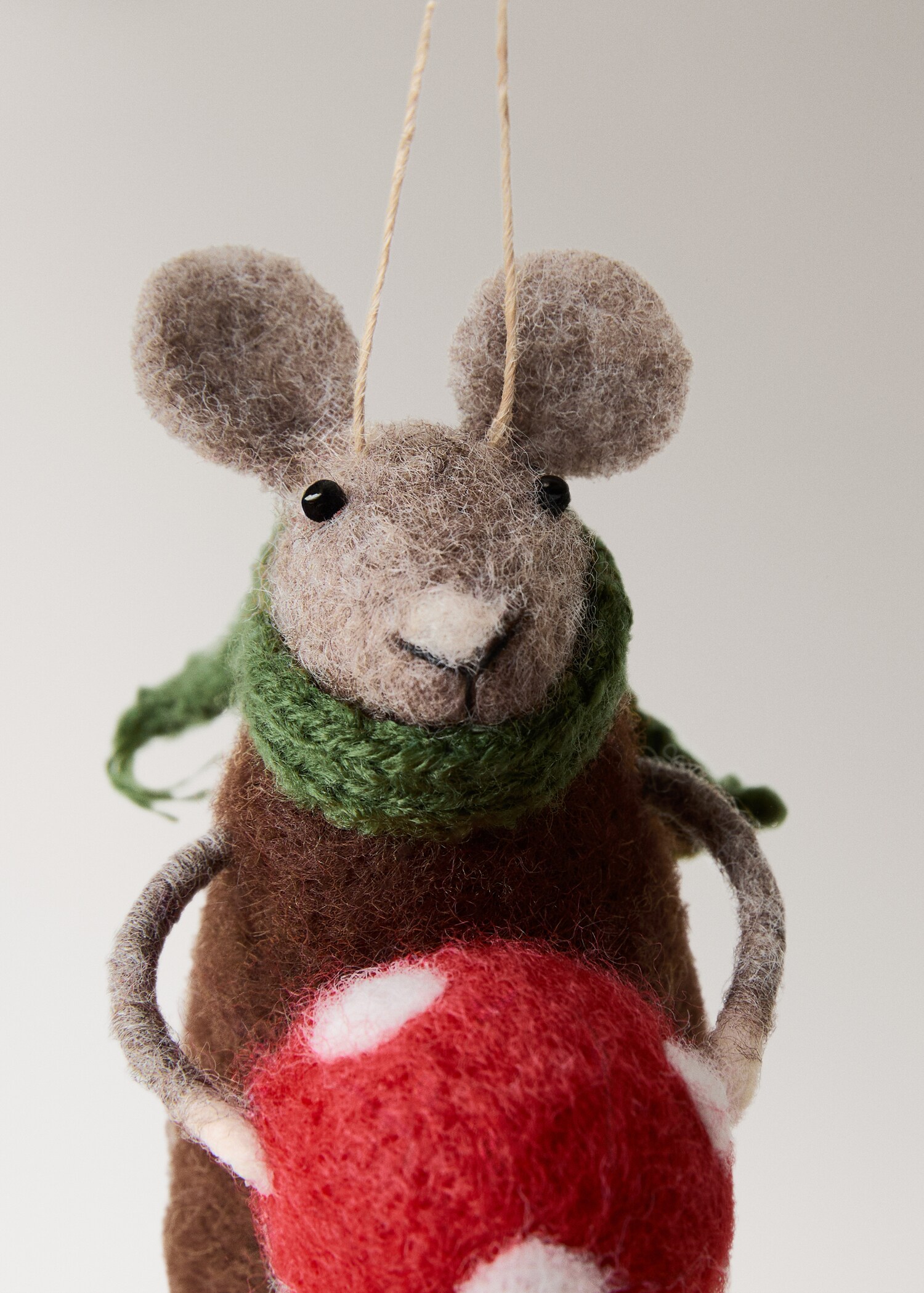 Felt mouse decoration - Details of the article 1