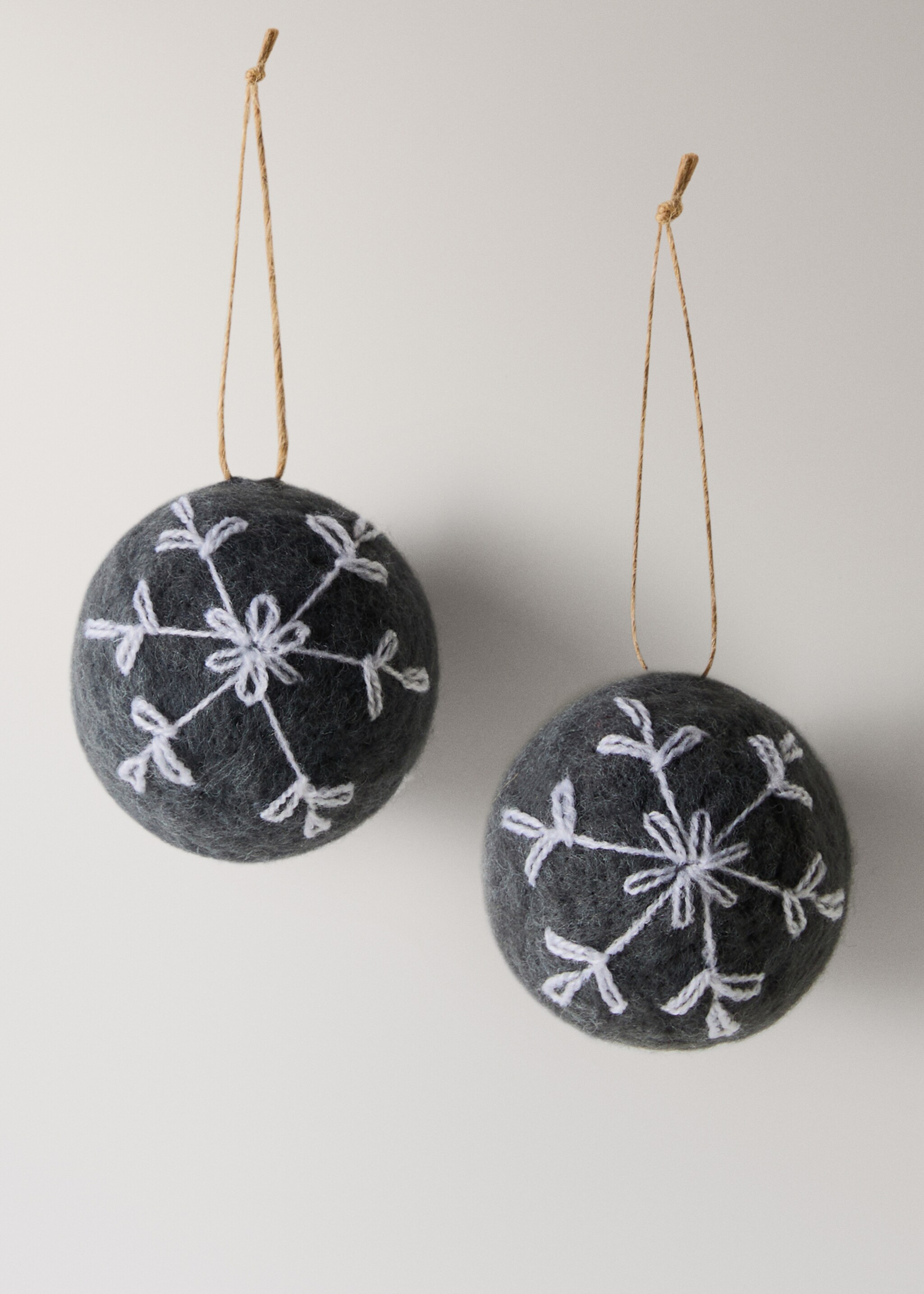 Felt tree ornaments - Article without model, Grey. Ref: 17008326-00.