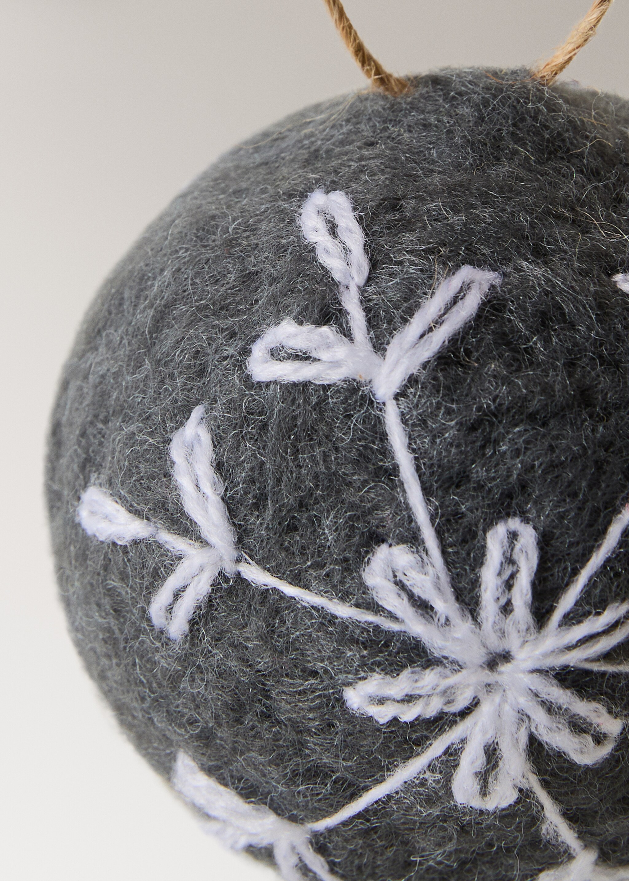 Felt tree ornaments - Details of the article 2, Grey. Ref: 17008326-00.