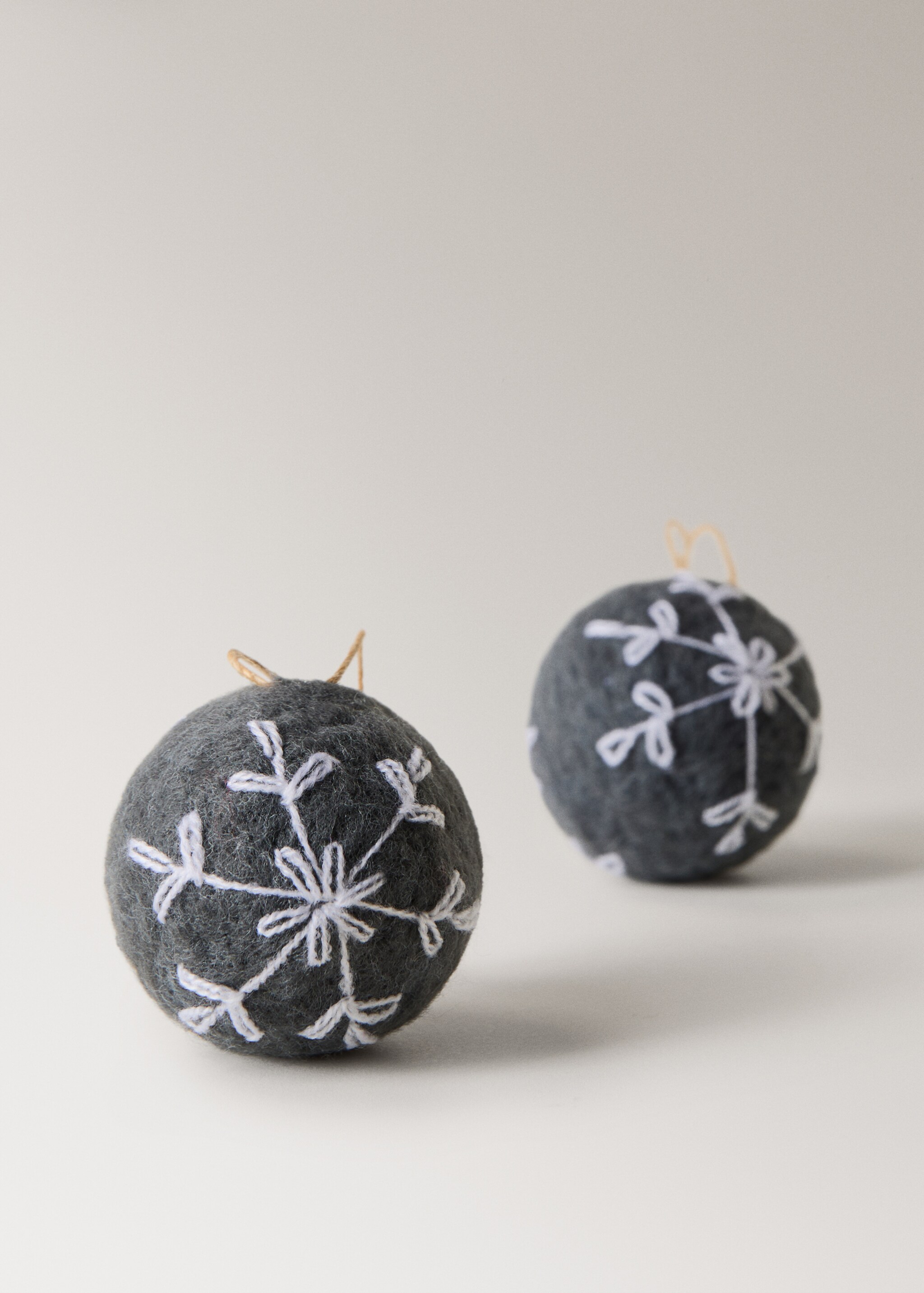 Felt tree ornaments - Details of the article 3, Grey. Ref: 17008326-00.