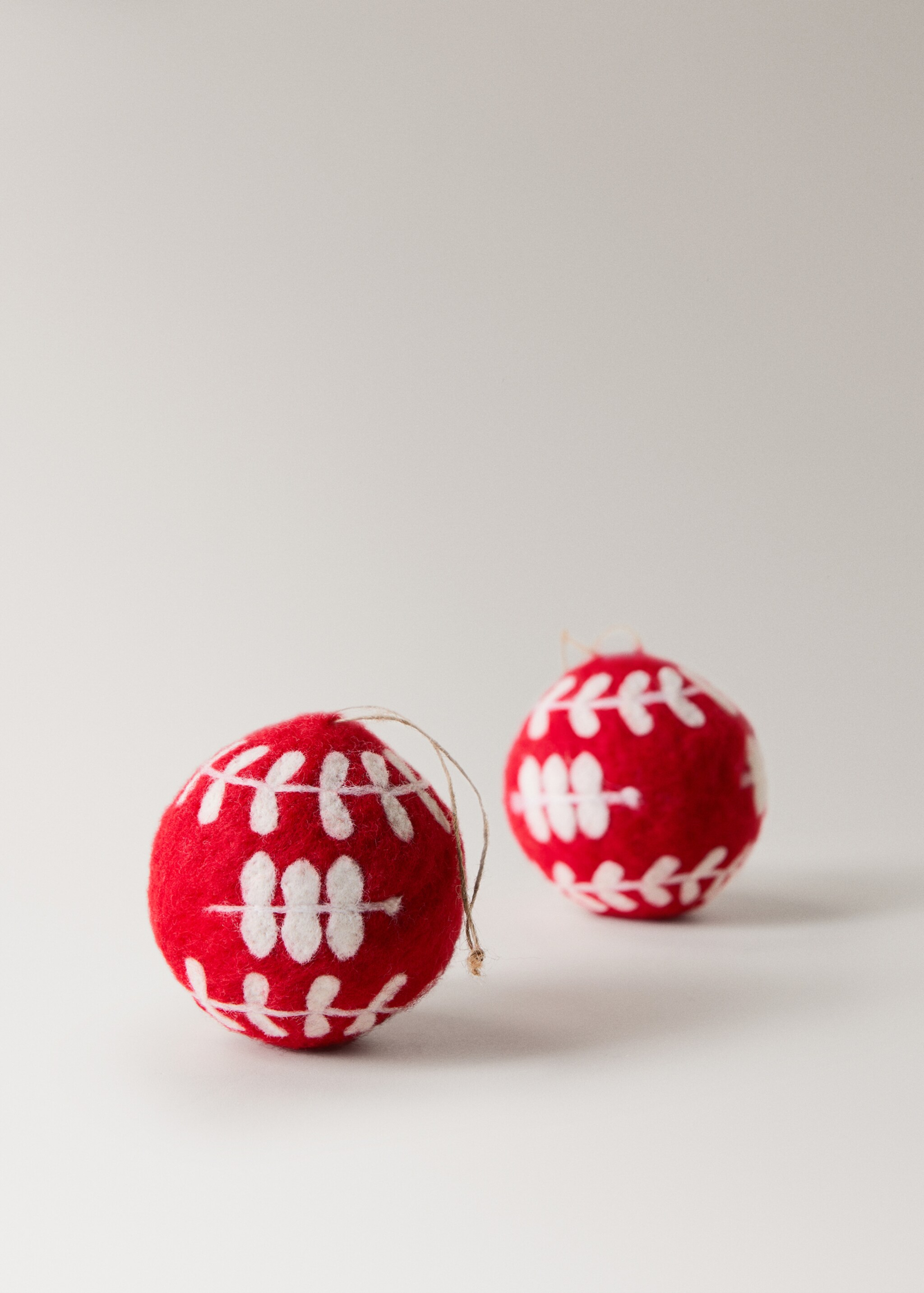 Felt tree ornaments - Details of the article 3, Red. Ref: 17008327-00.