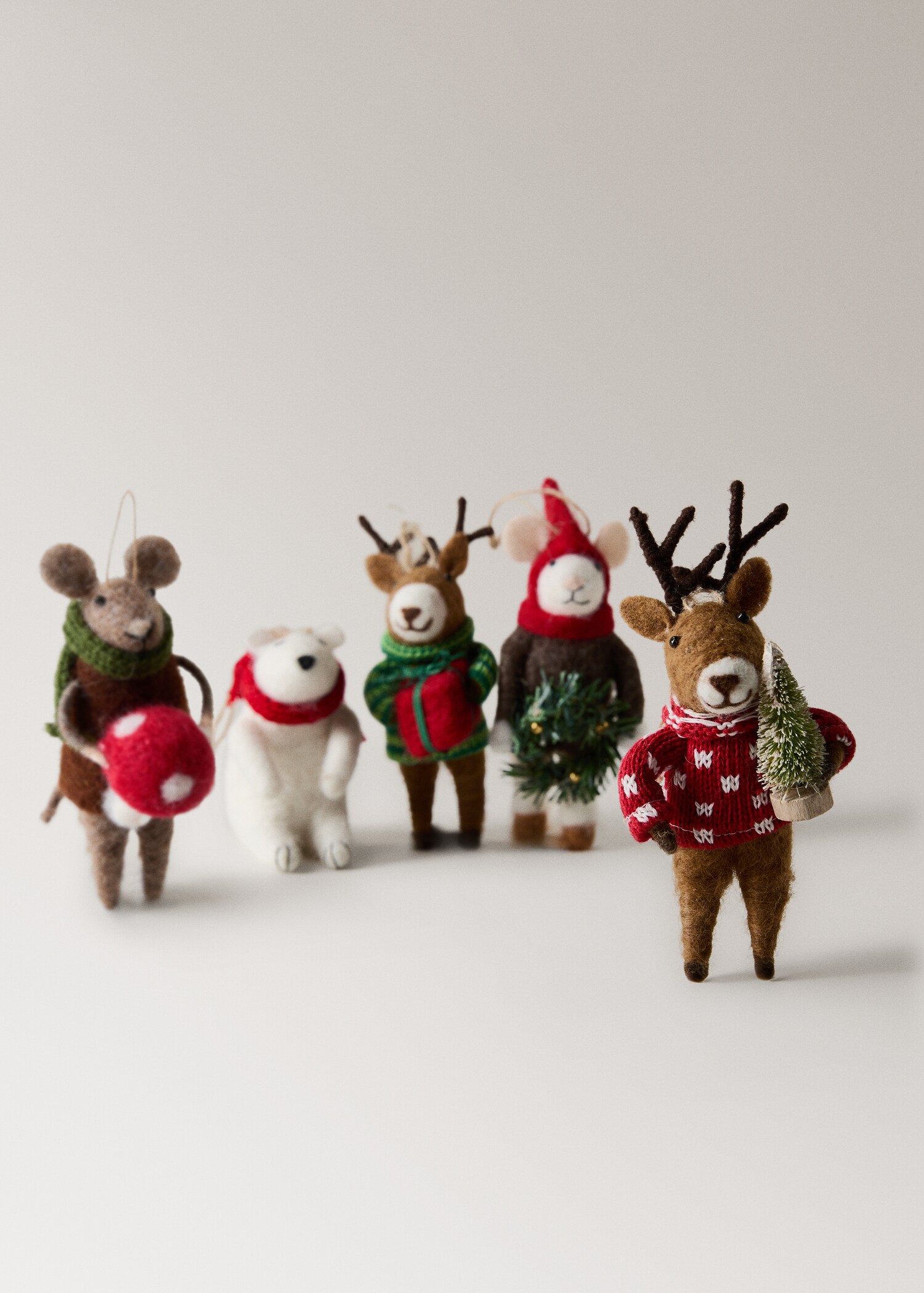 Felt reindeer decoration - Details of the article 3