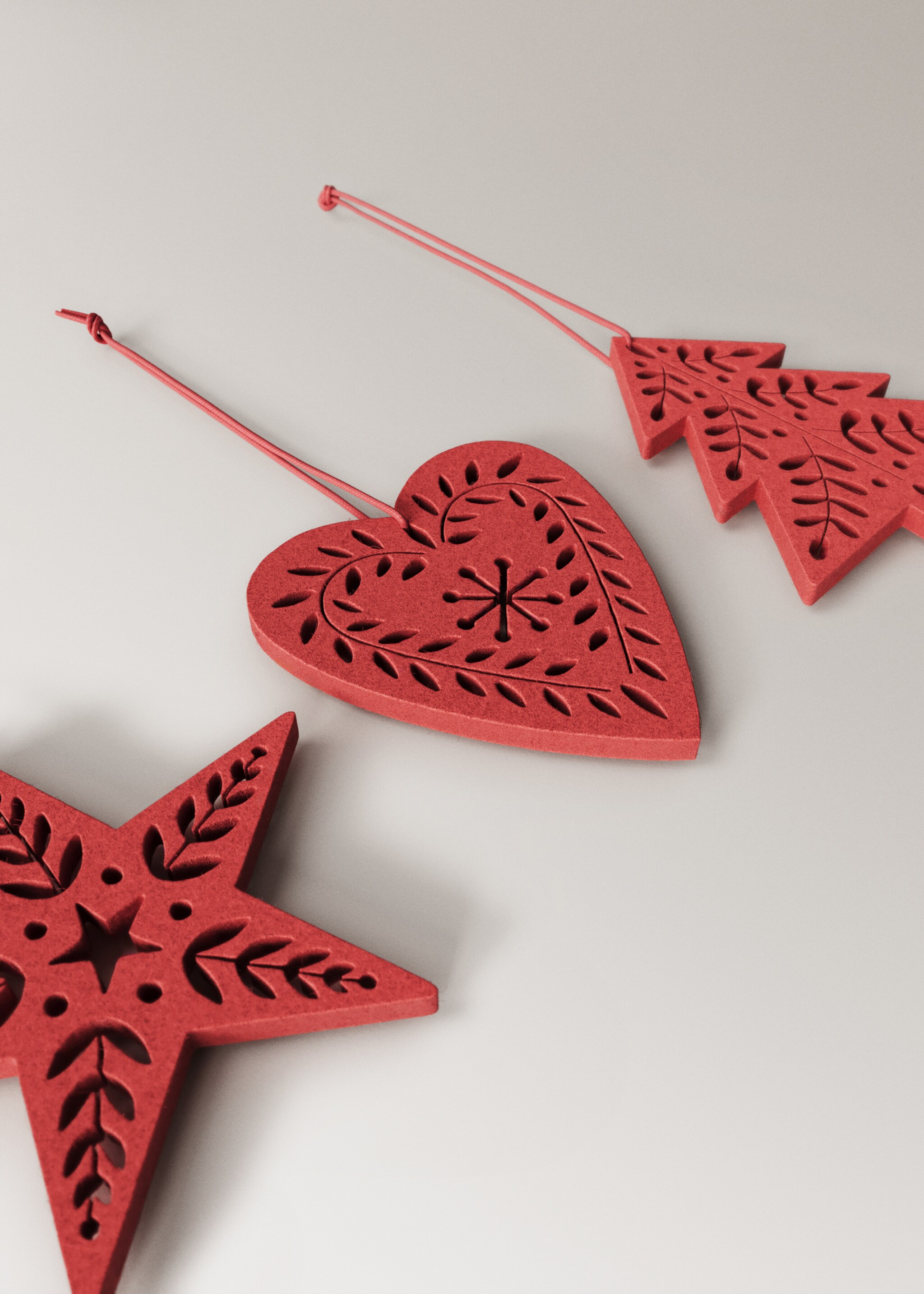 Στολίδια δέντρου από τσόχα 9 τμχ - Λεπτομέρεια του προϊόντος 1, Κόκκινο. Ref: 17008330-00.