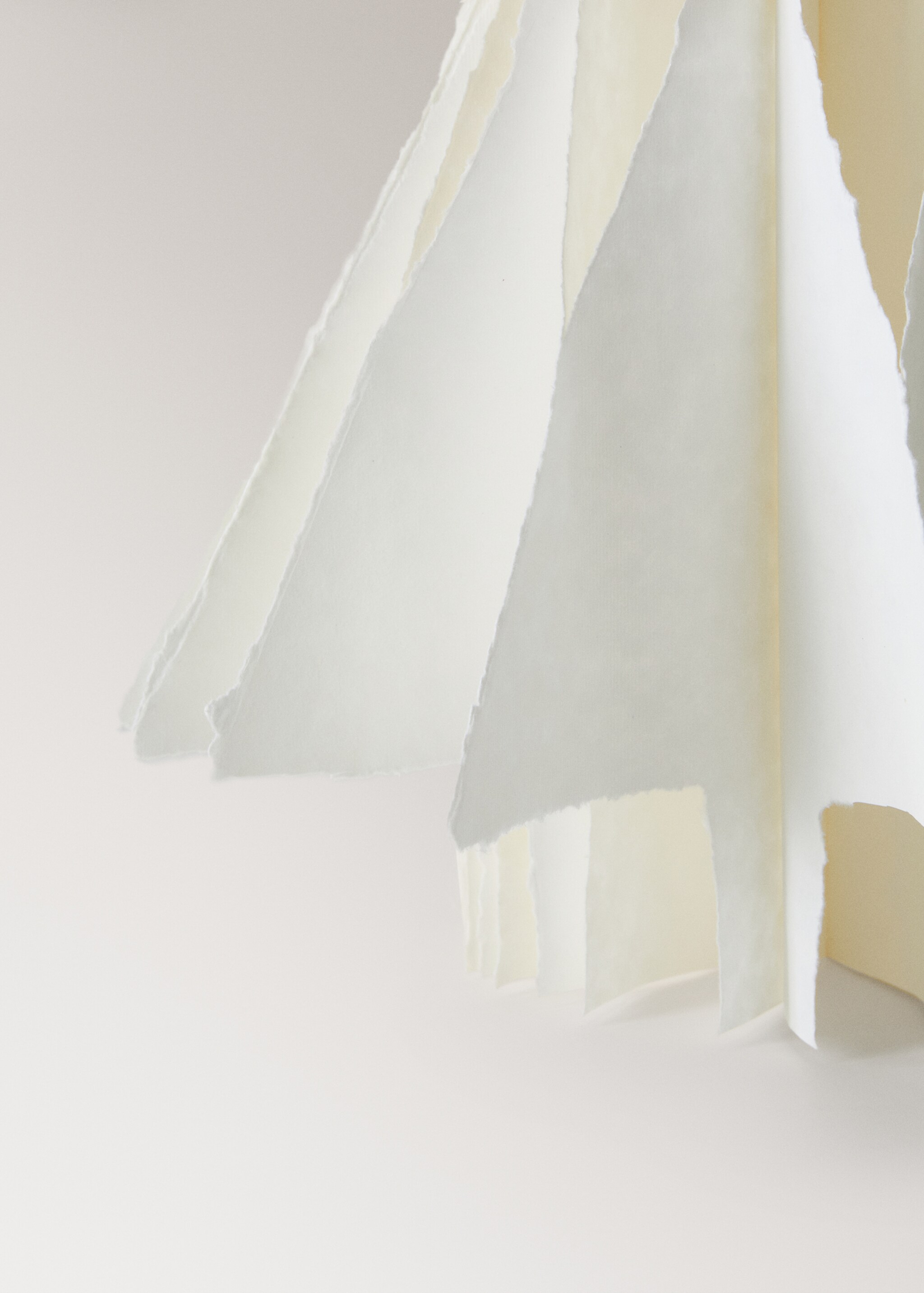 Large paper Christmas tree - Details of the article 2, Ecru. Ref: 17008340-00.