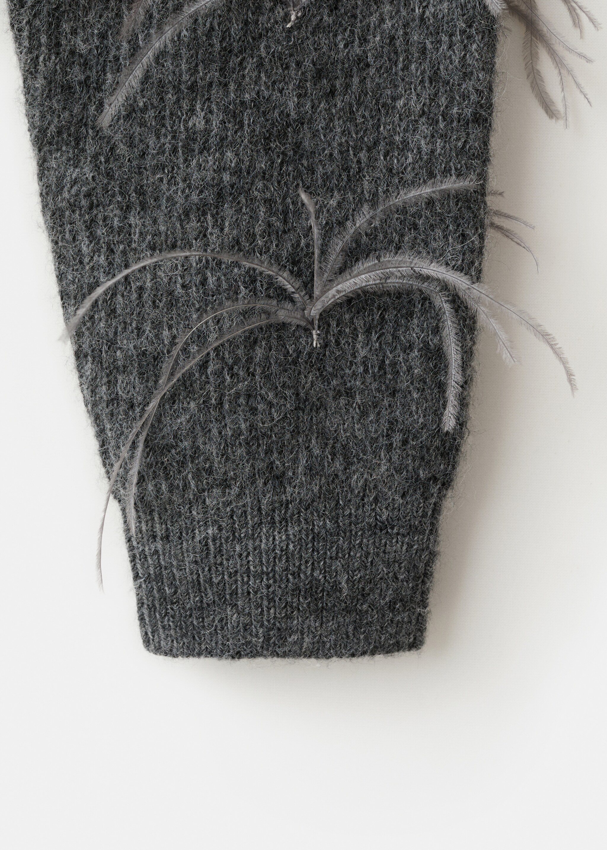 Knitted sweater with feathers - Details of the article 0, Medium Heather Grey. Ref: 17009117-00.