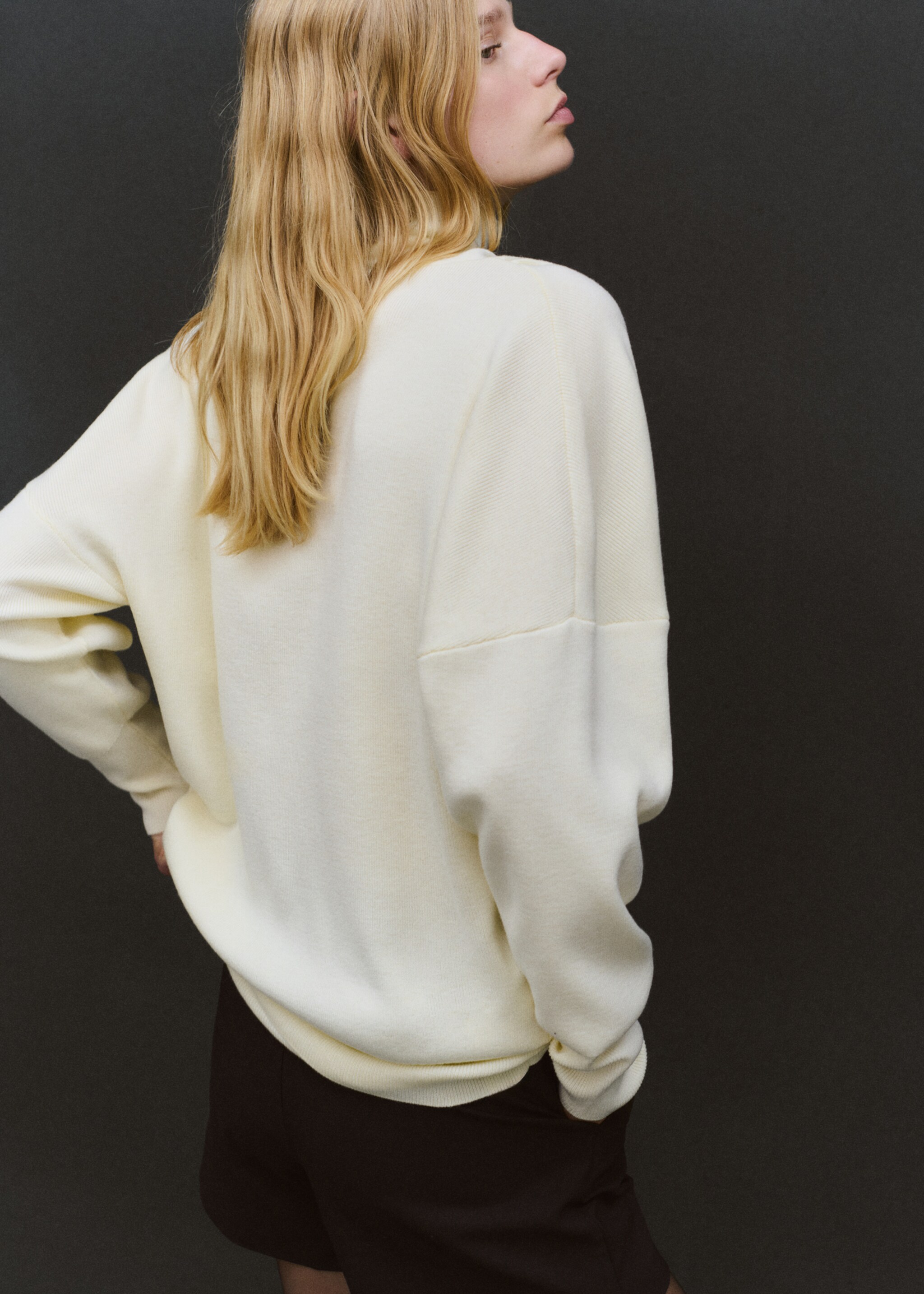 Ruched turtleneck sweater - Reverse of the article, Ecru. Ref: 17009123-00.