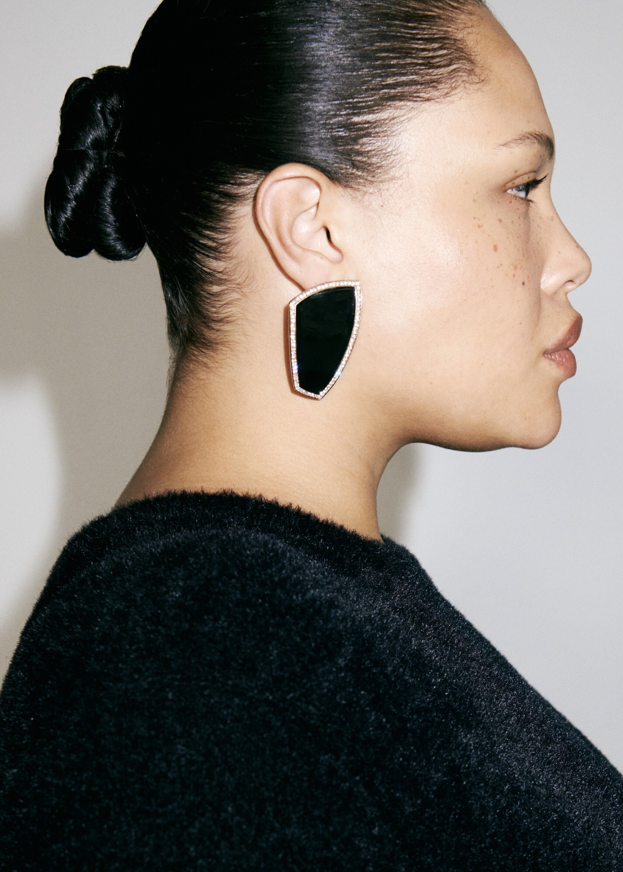 Faux-fur sweater - Details of the article 6, Black. Ref: 17009124-00.