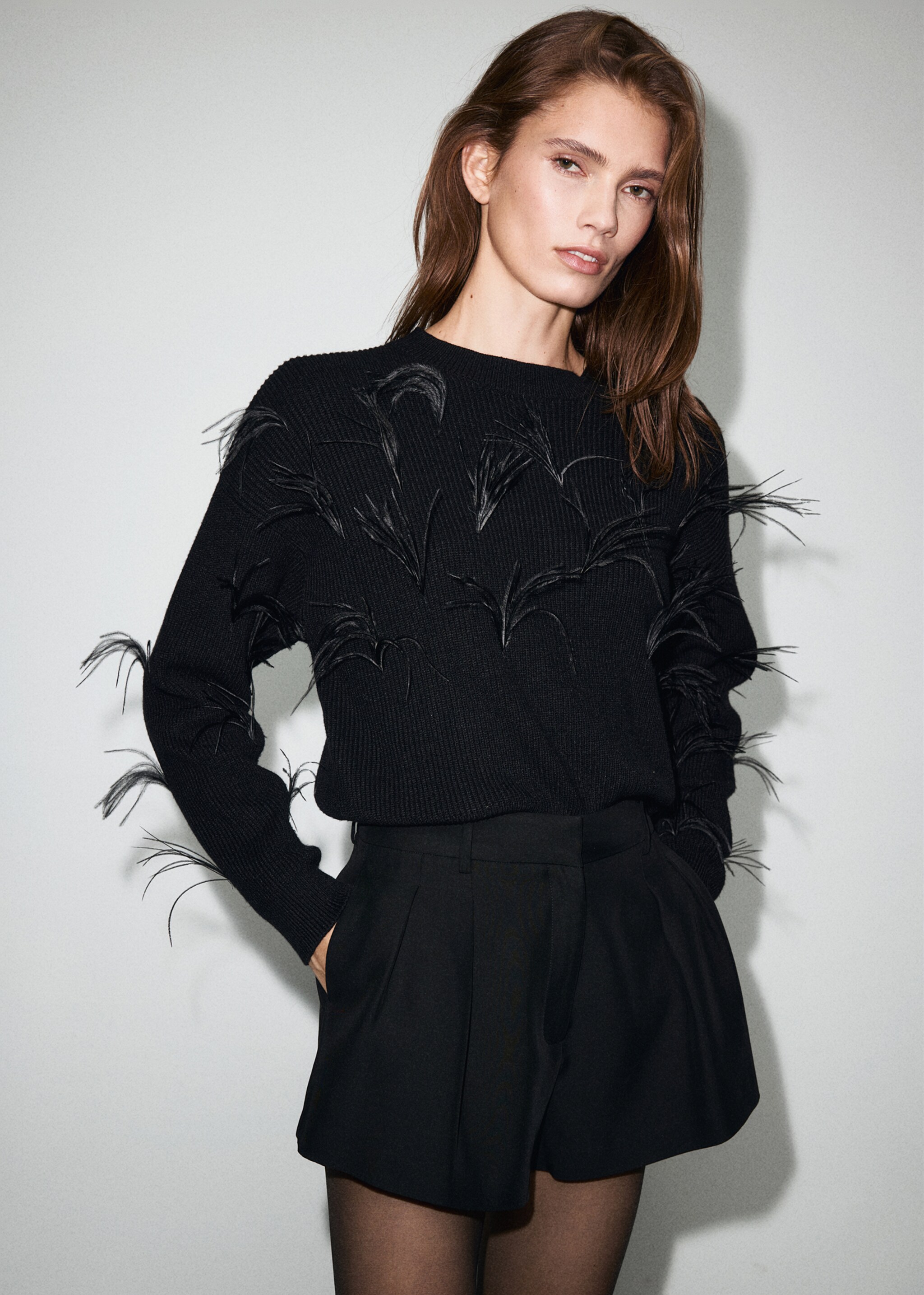 Knitted sweater with feathers - Medium plane, Black. Ref: 17009131-00.