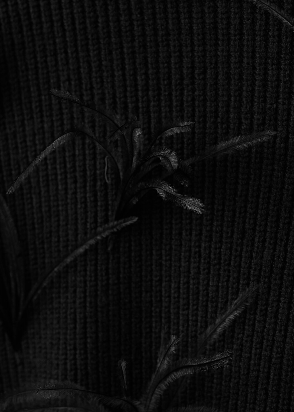 Knitted sweater with feathers