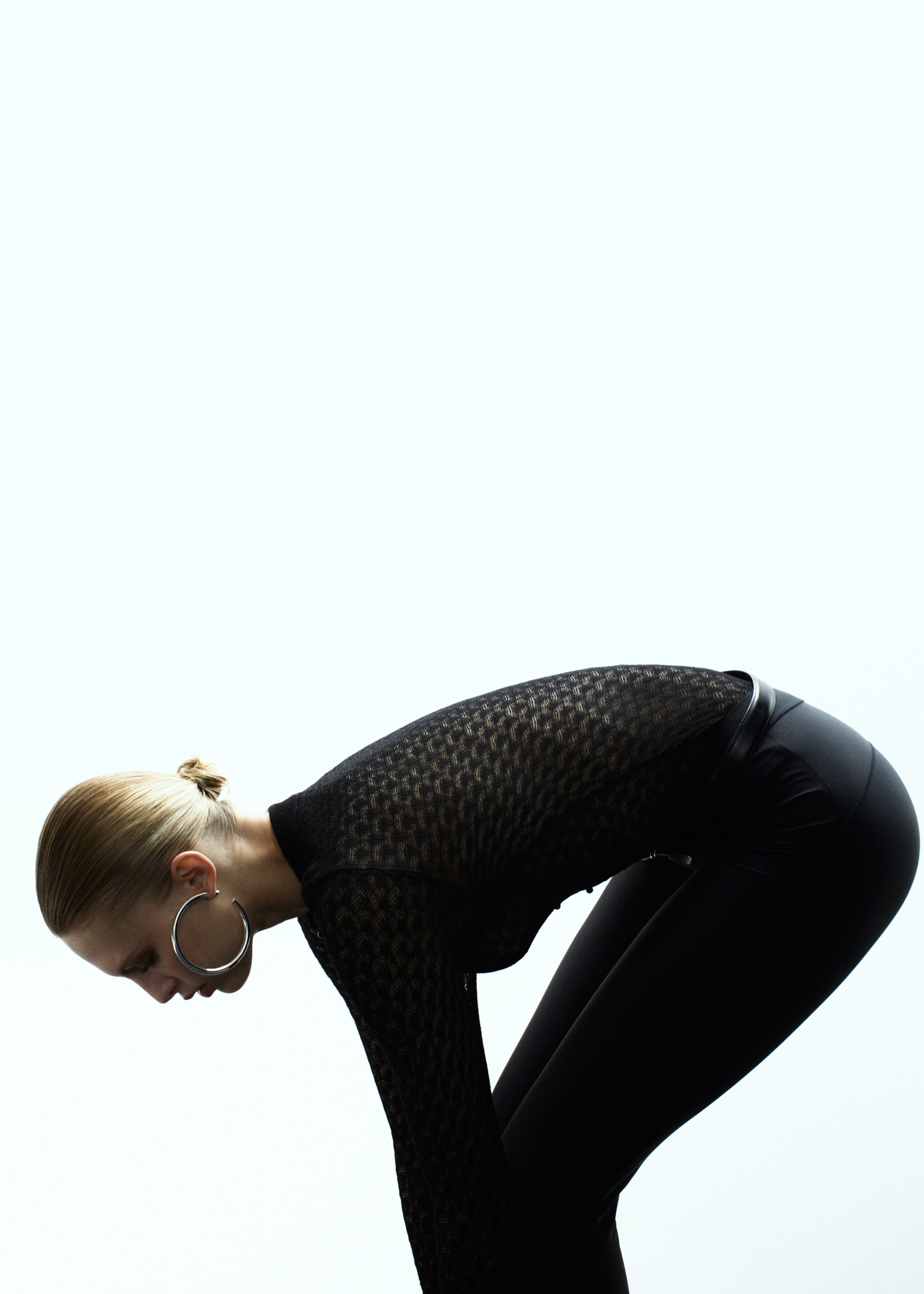 Lochstrick-Jersey mit Perlenverschluss - Detail des Artikels 2, Schwarz. Ref: 17009133-00.