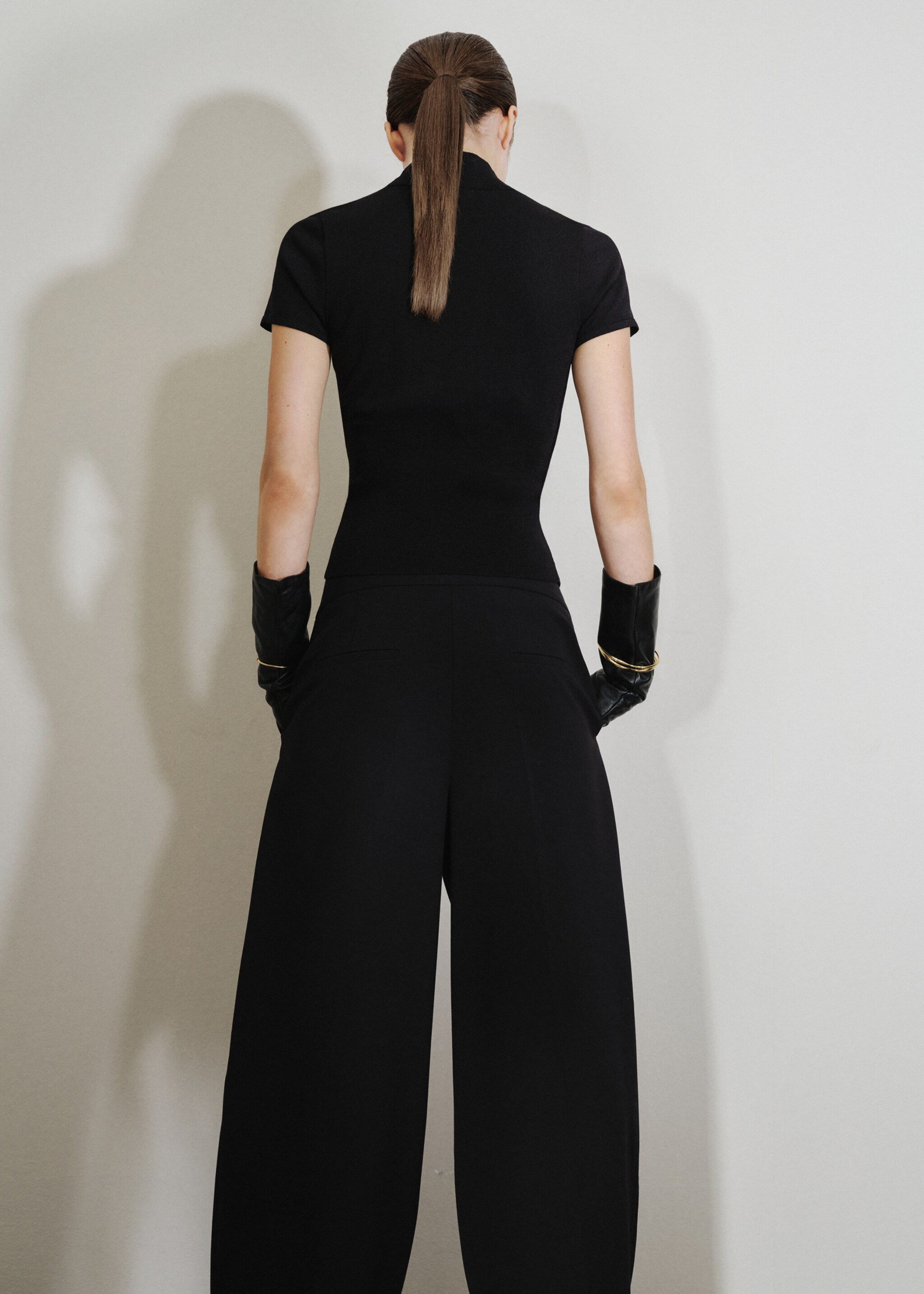 Perkins-neck sweater with cut-out - Details of the article 6, Black. Ref: 17009134-00.