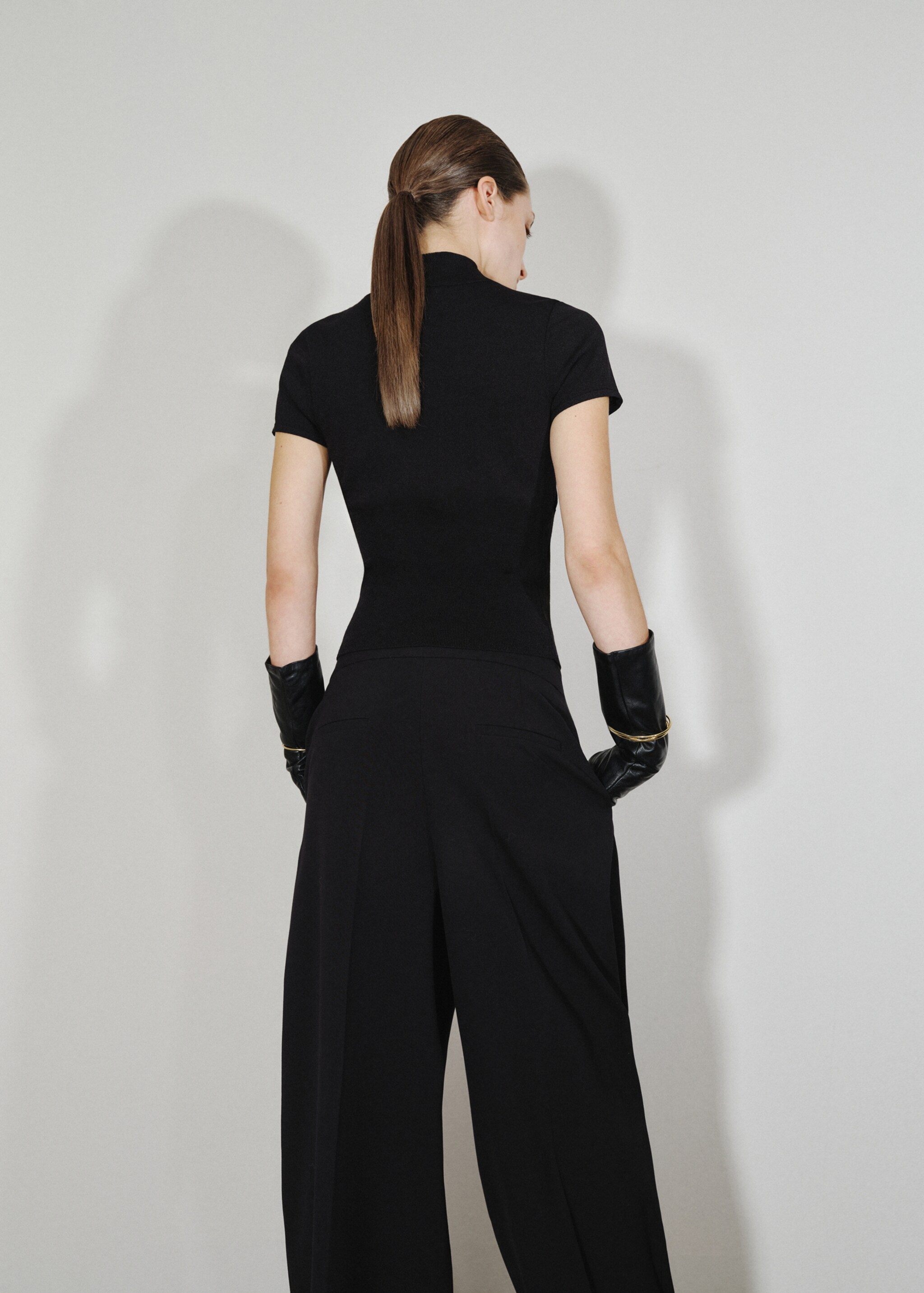 Perkins-neck sweater with cut-out - Reverse of the article, Black. Ref: 17009134-00.