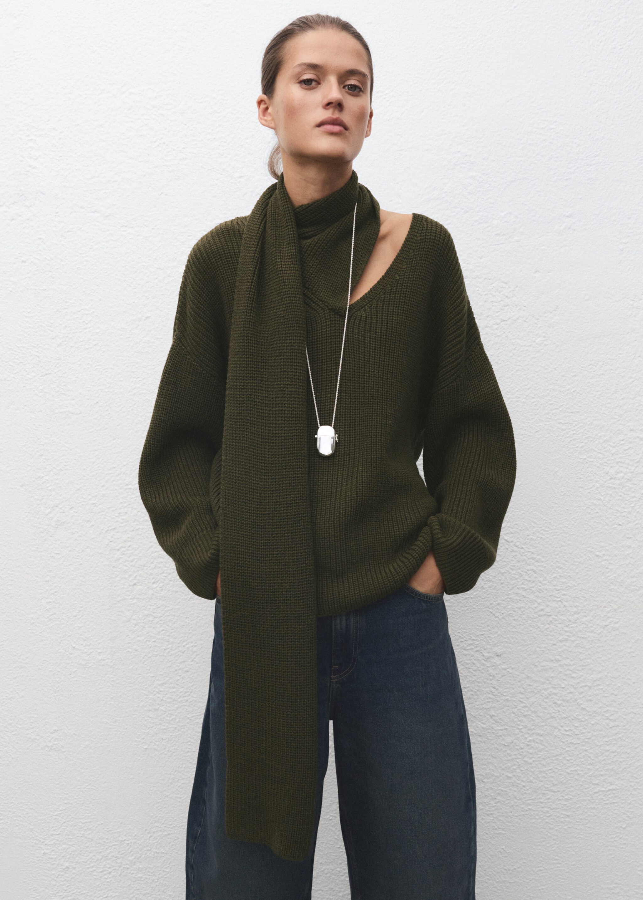 Knitted sweater with scarf - Medium plane, Green. Ref: 17009135-00.