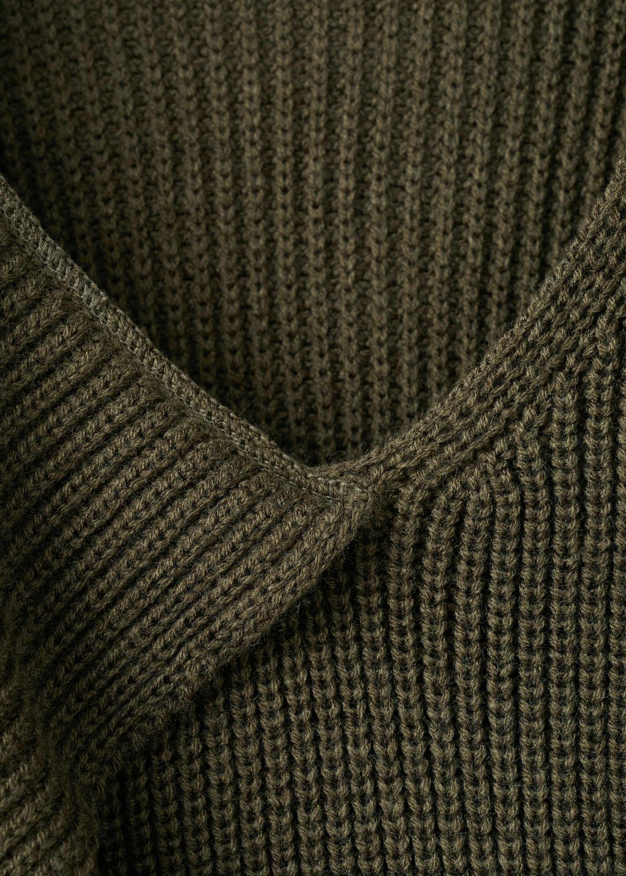 Knitted sweater with scarf - Details of the article 0, Green. Ref: 17009135-00.