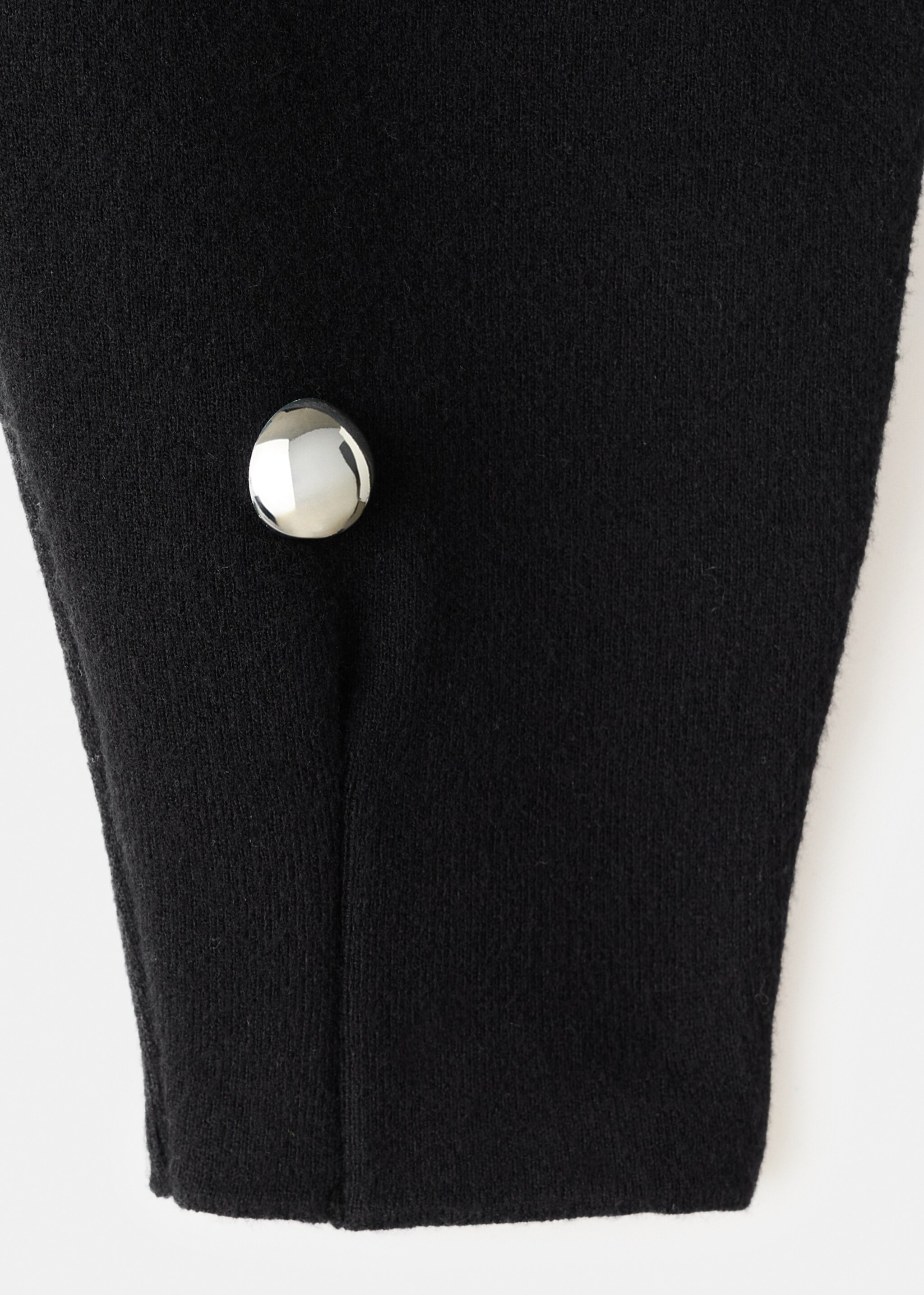 Perkins-neck sweater with spheres - Details of the article 0, Black. Ref: 17009136-00.