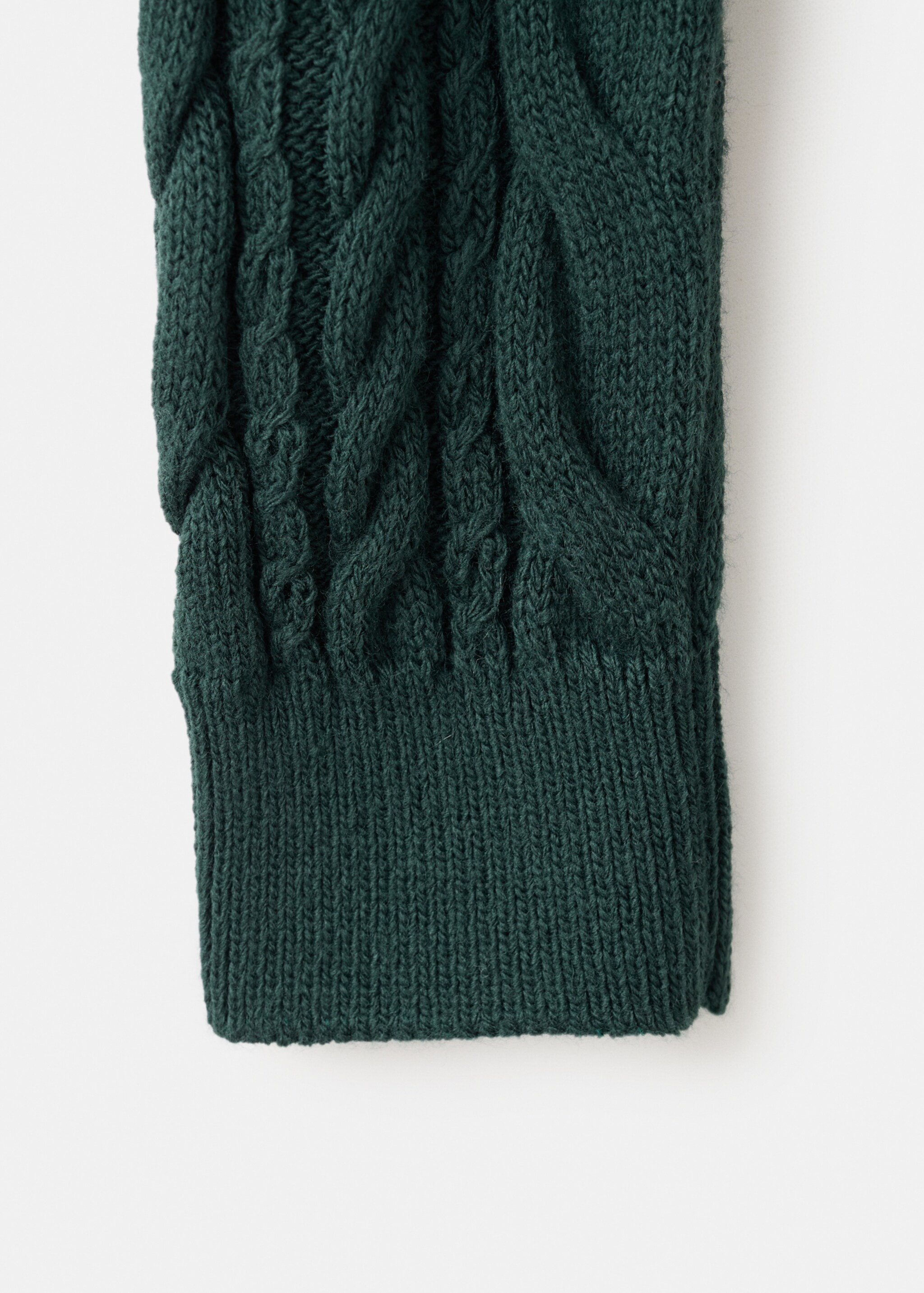 Zopfmusterpullover mit halbhohem Kragen - Detail des Artikels 0, Pastellgrün. Ref: 17009137-00.