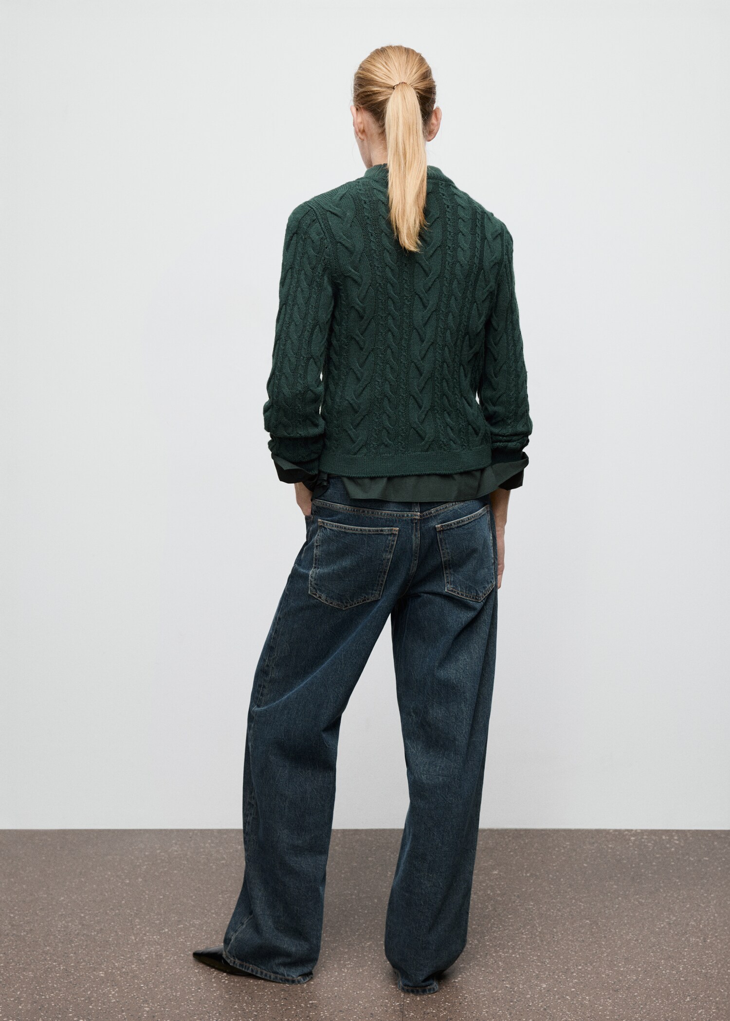 Zopfmusterpullover mit halbhohem Kragen - Rückseite des Artikels