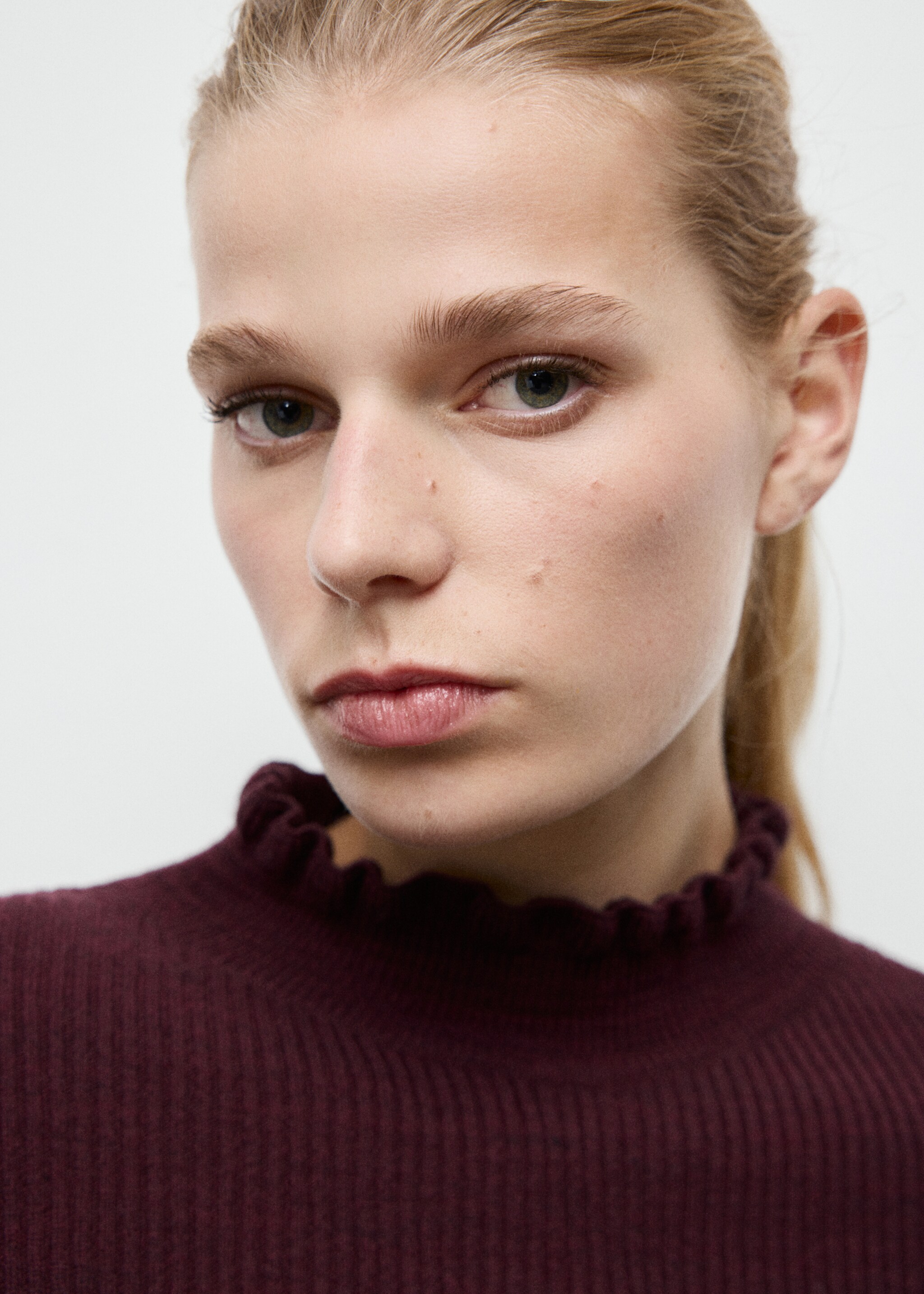 Ribbed jersey with scalloped ends - Details of the article 1, Wine. Ref: 17009141-00.
