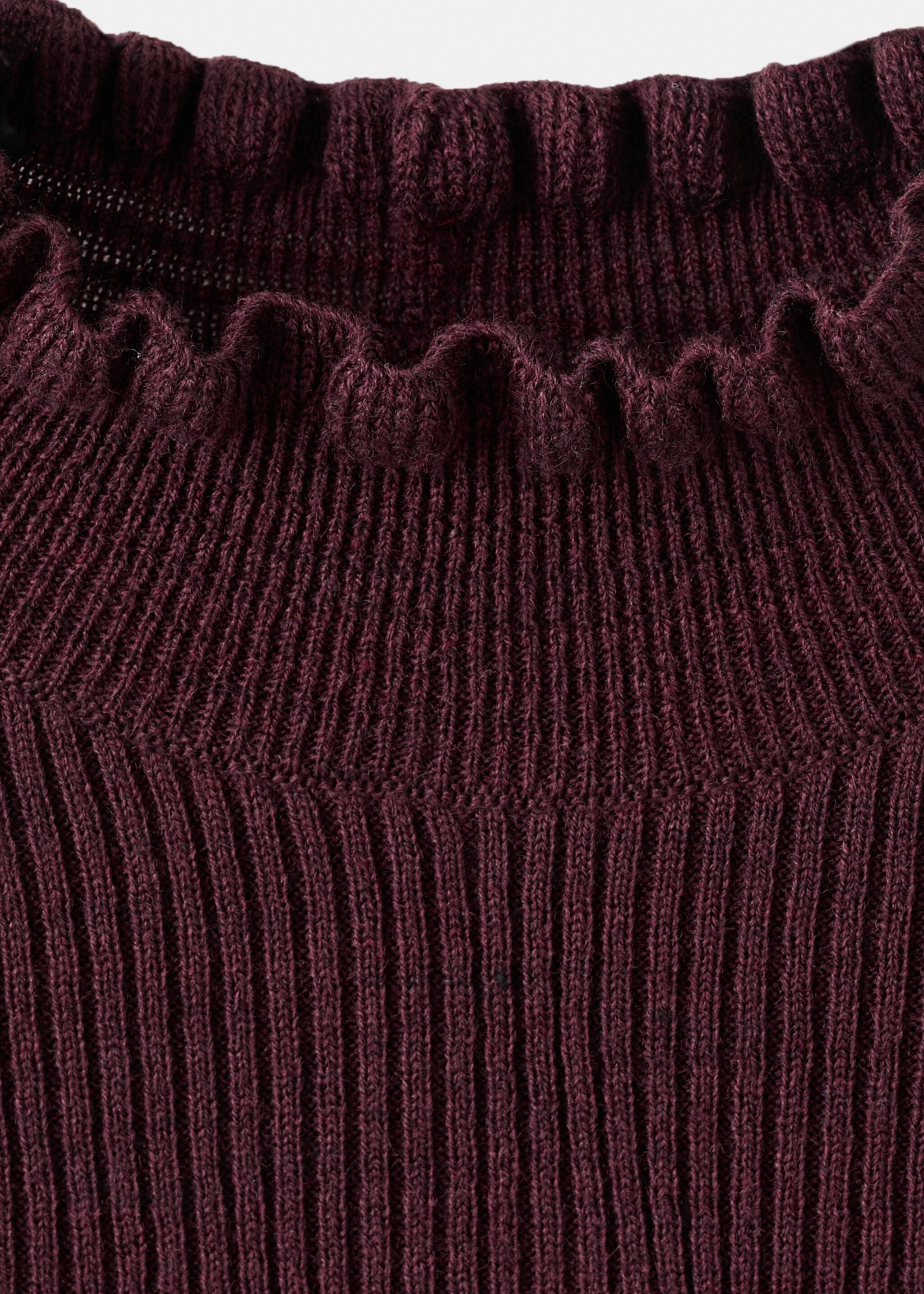 Ribbed jersey with scalloped ends - Details of the article 8, Wine. Ref: 17009141-00.
