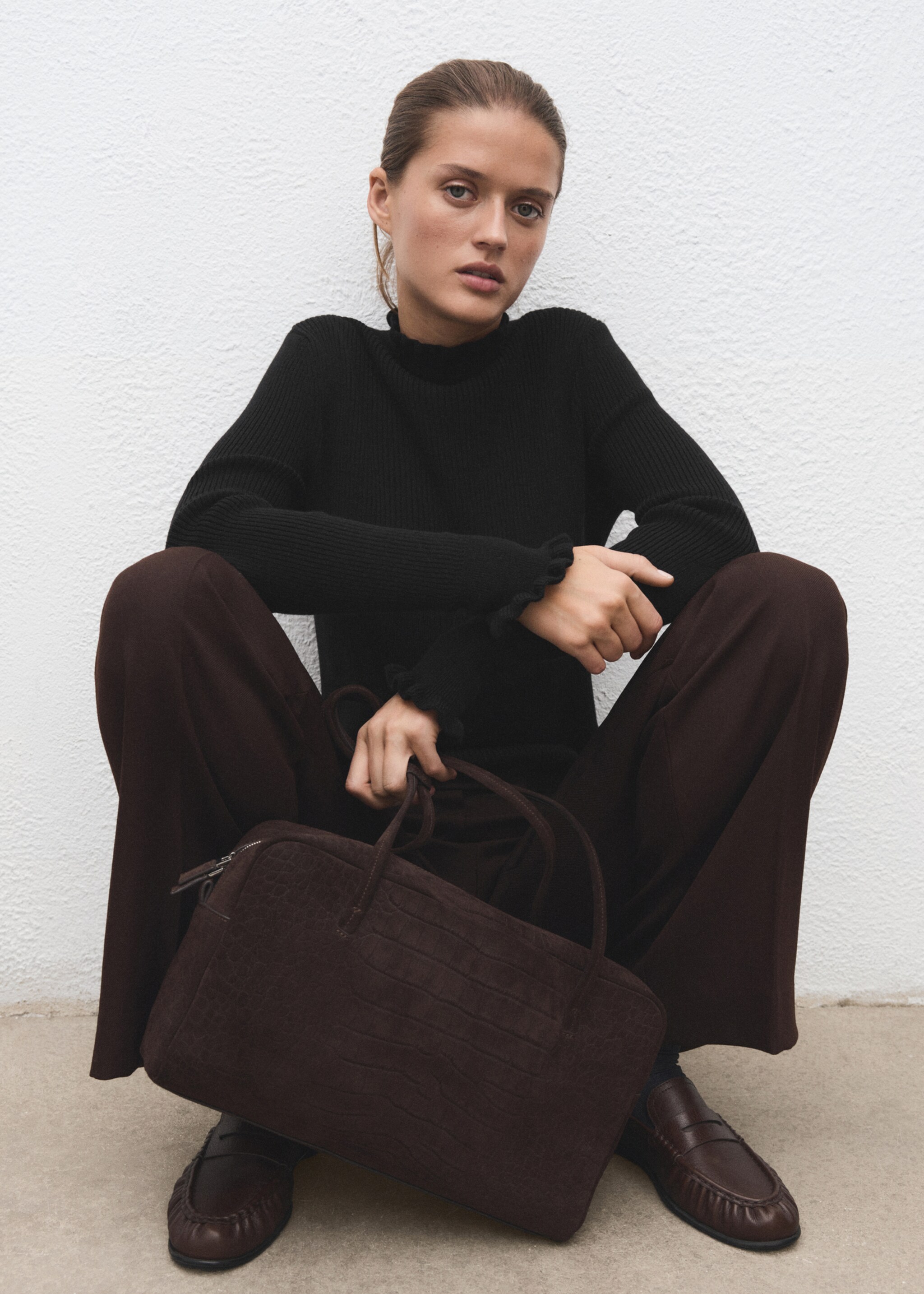 Ribbed jersey with scalloped ends - Details of the article 2, Black. Ref: 17009141-00.