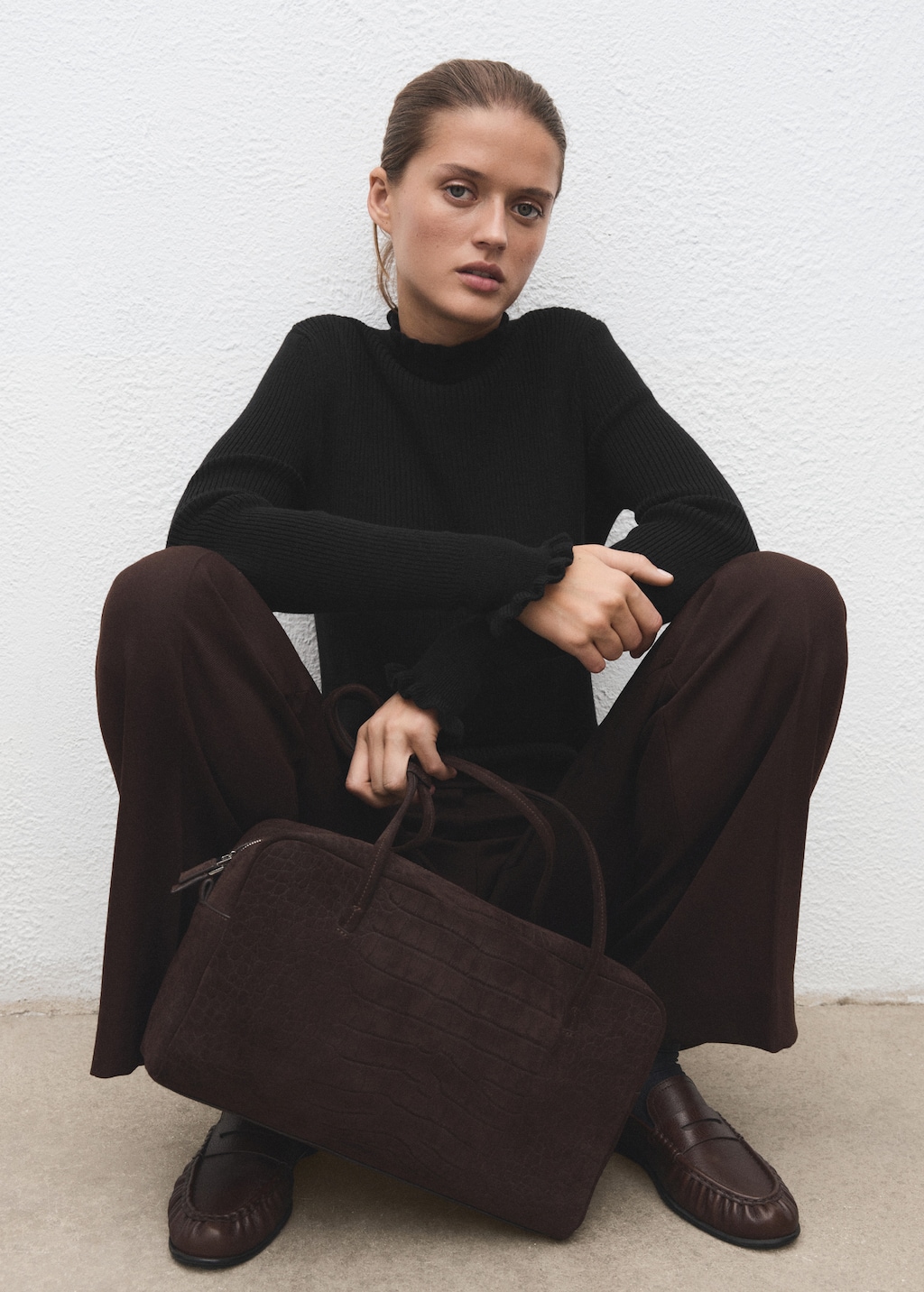 Ribbed sweater with scalloped finishes