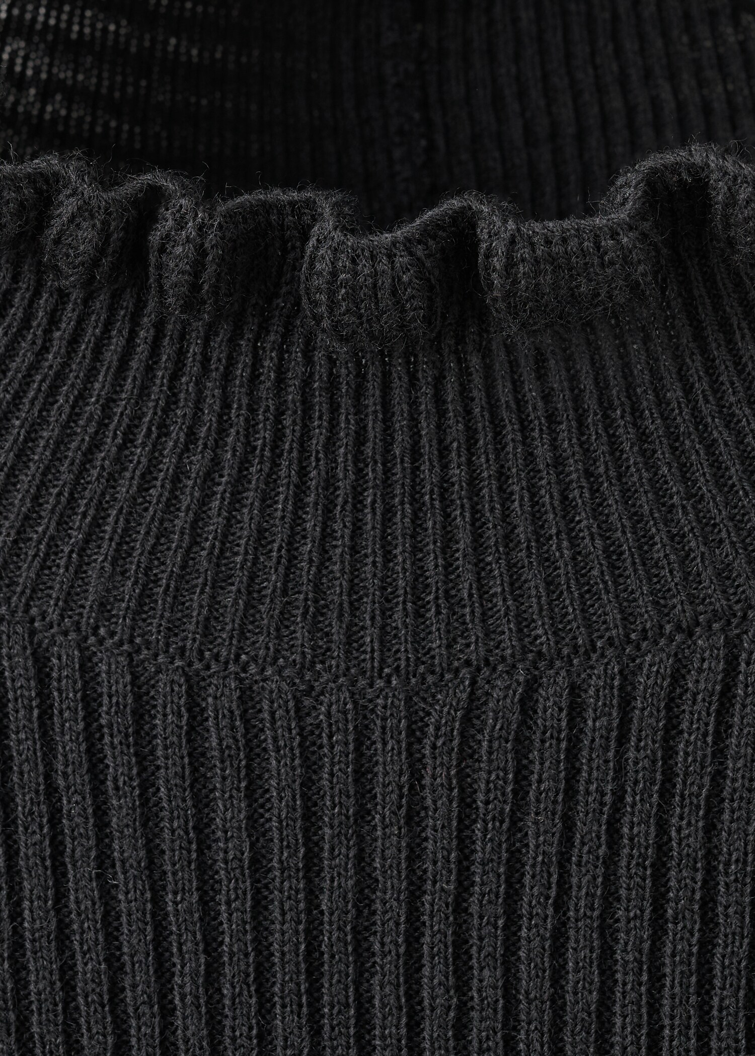 Ribbed jersey with scalloped ends - Details of the article 8
