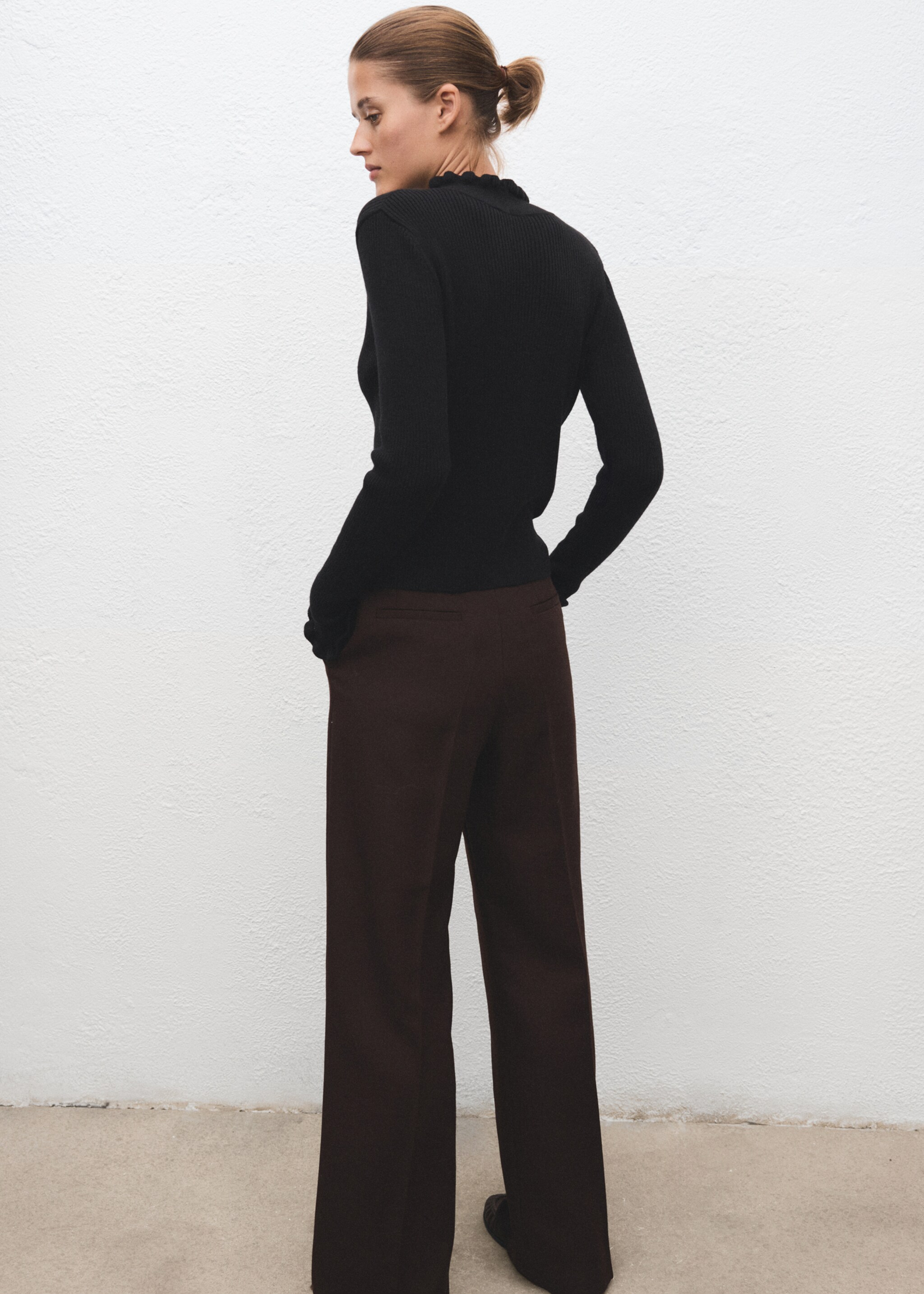 Ribbed jersey with scalloped ends - Reverse of the article, Black. Ref: 17009141-00.