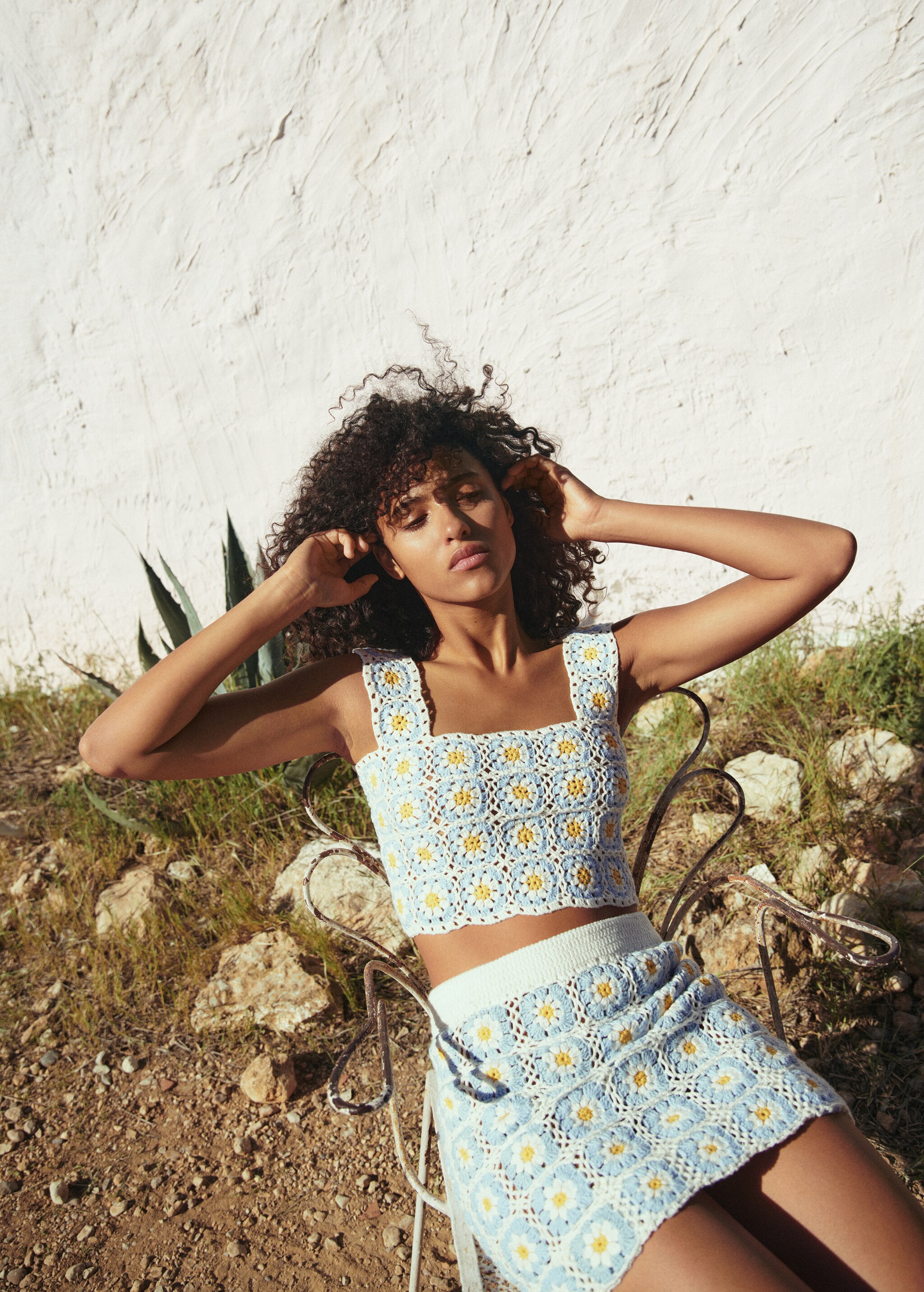 Handmade daisy-print crochet top - Details of the article 5