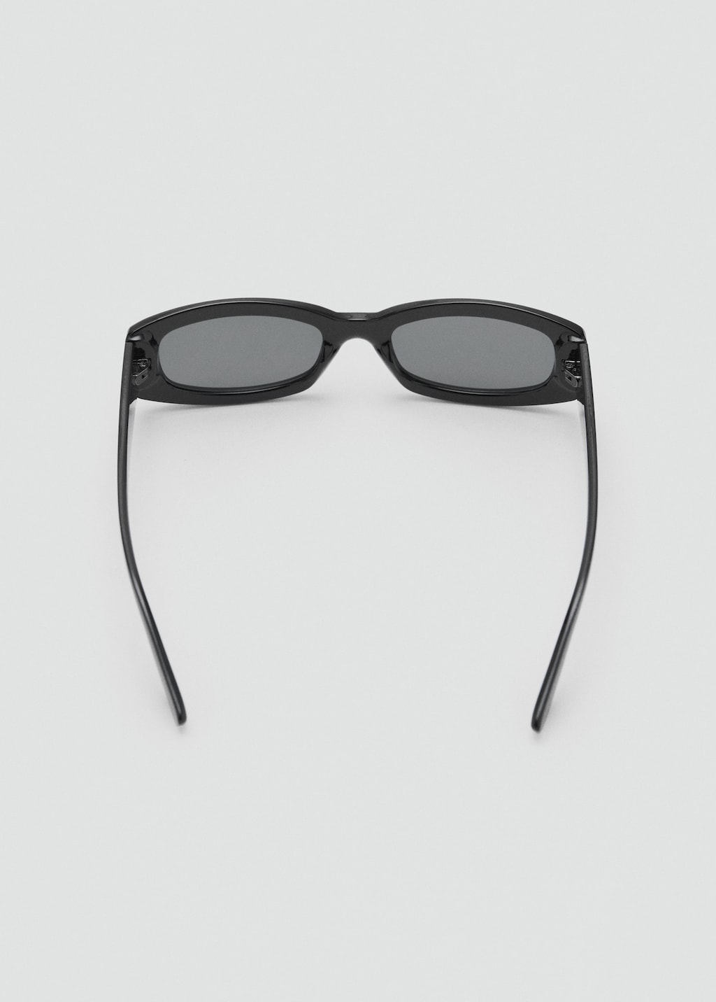 Contrasting rectangular-frame sunglasses