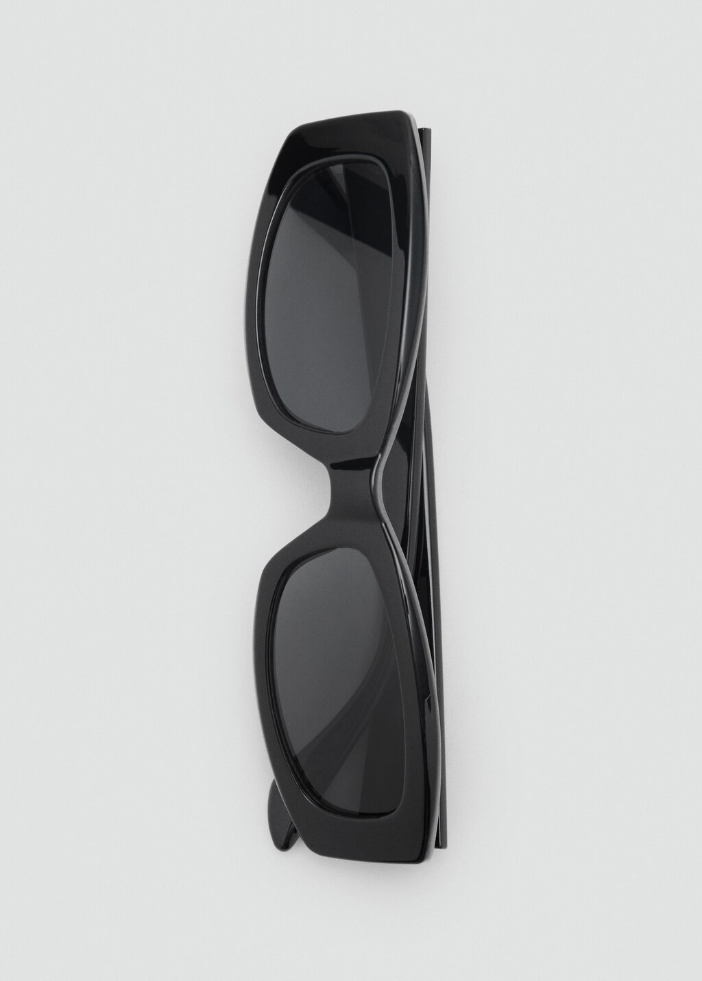 Contrasting rectangular-frame sunglasses