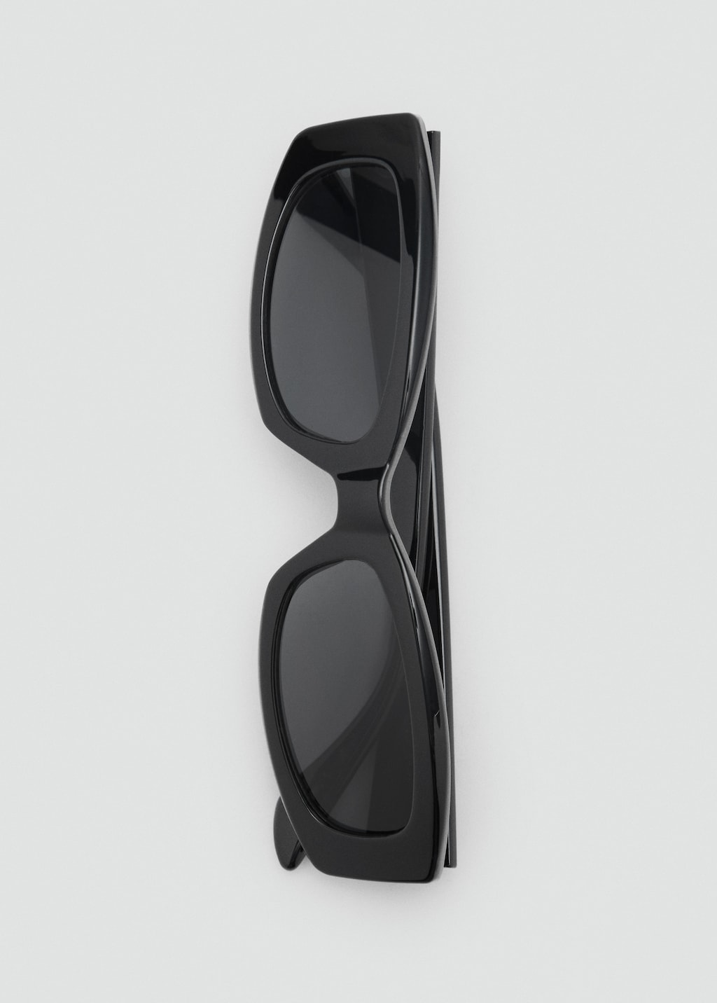 Contrasting rectangular-frame sunglasses