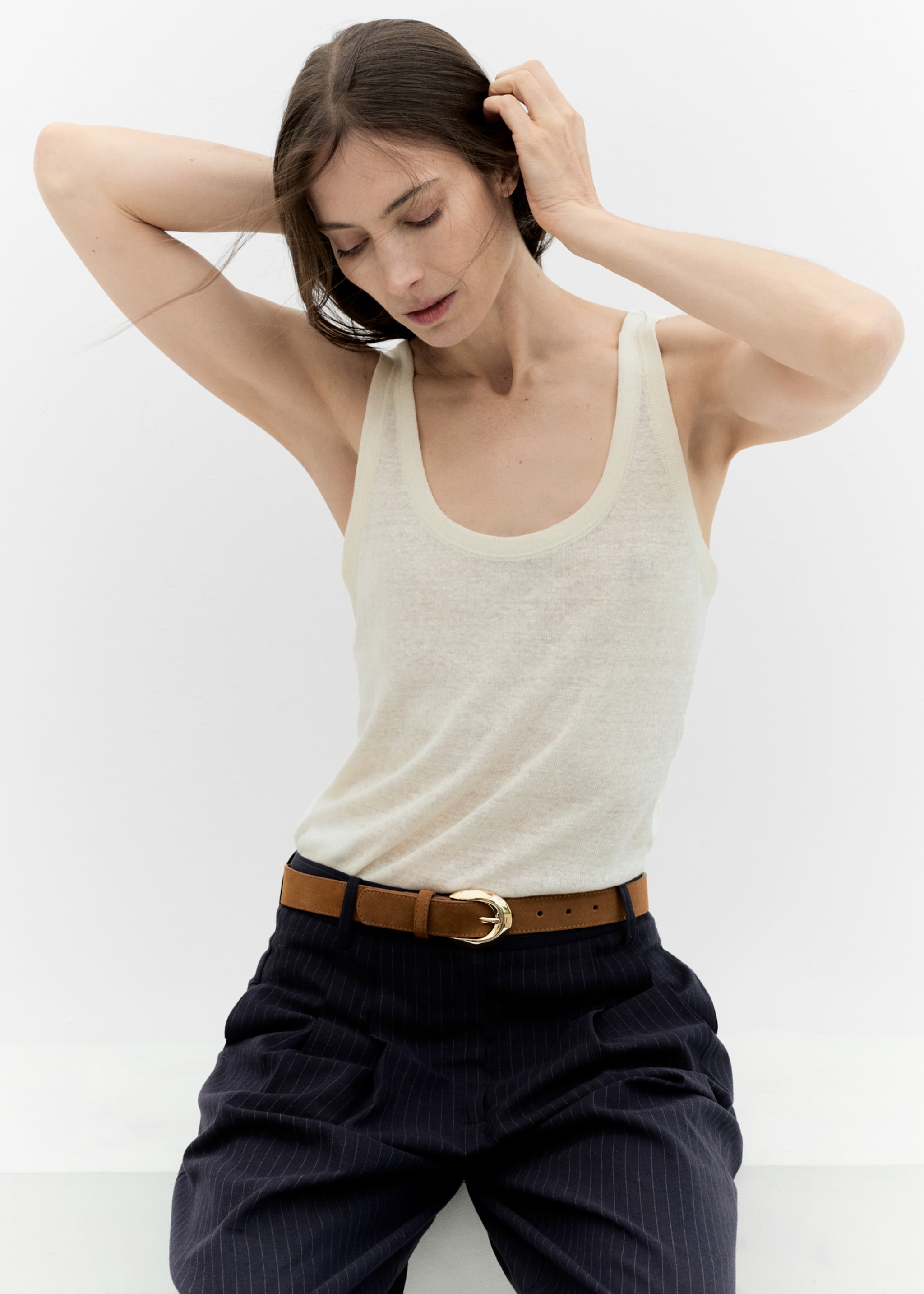 Leather belt with oval buckle - Details of the article 9