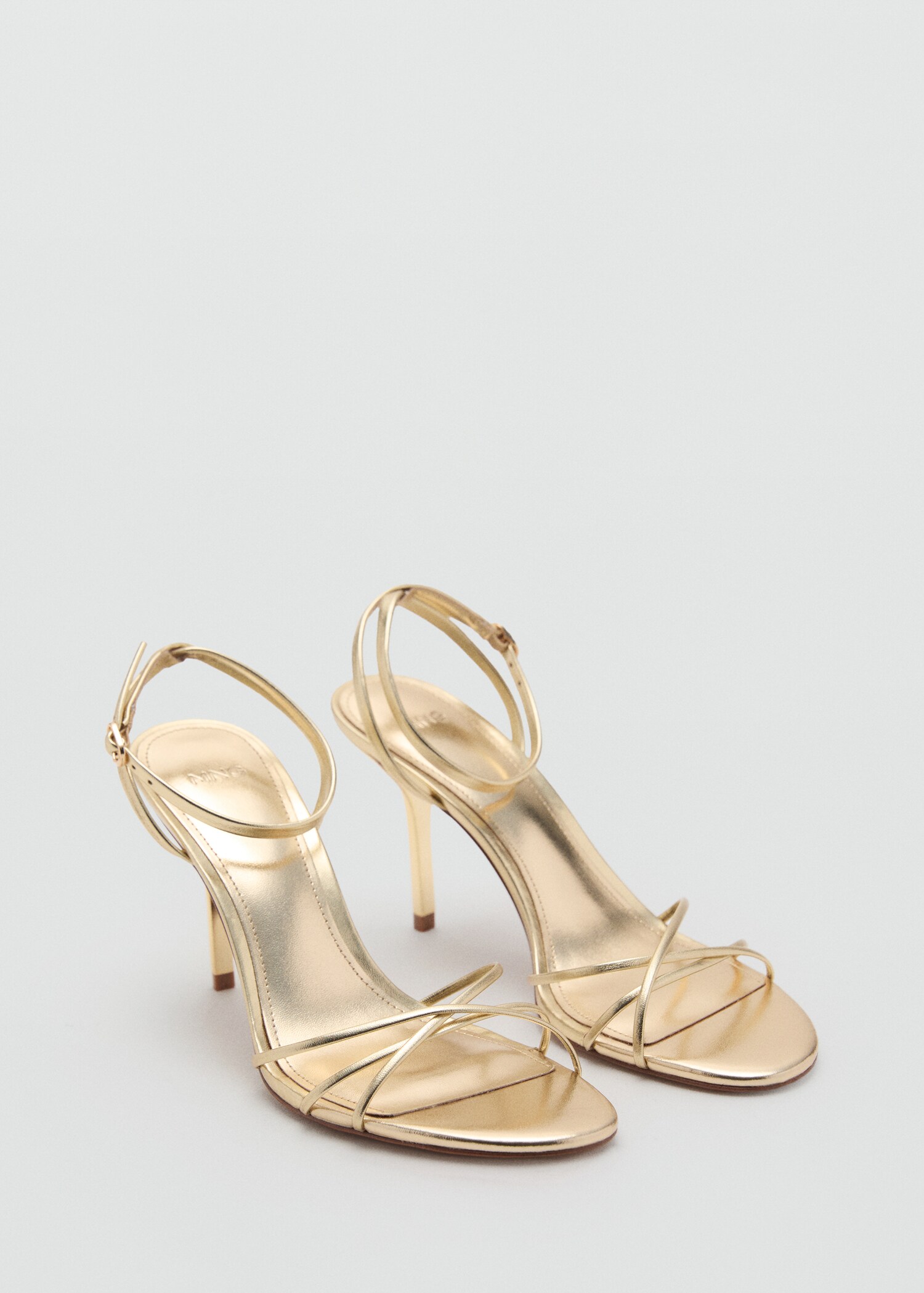 Sandalia tacón tiras cruzadas - Plano medio