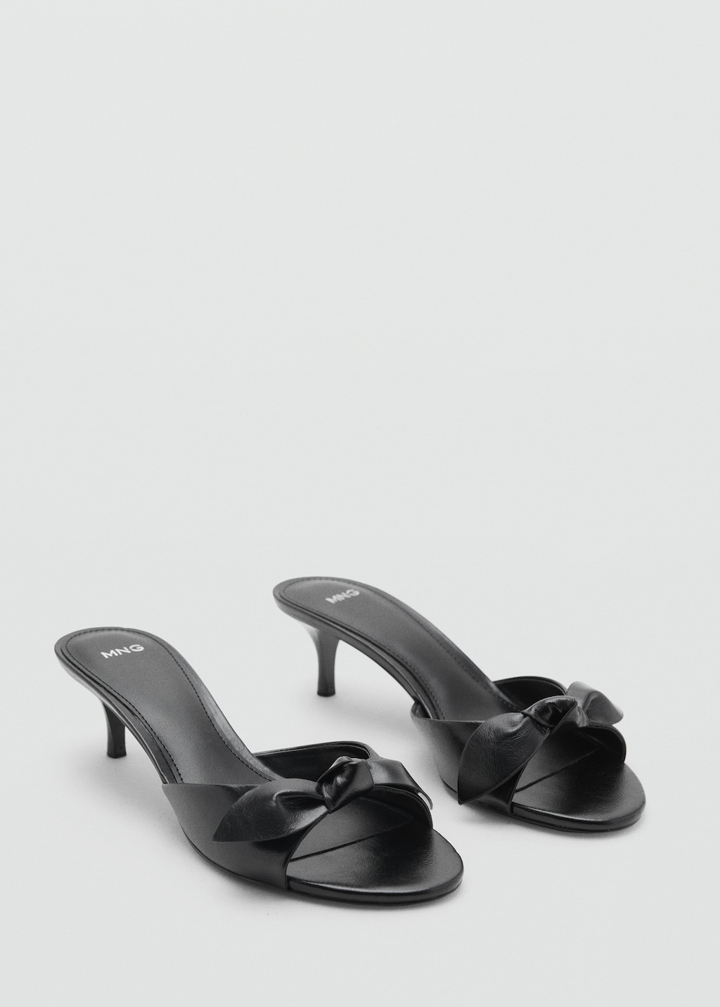 Bow heel sandals - image 2