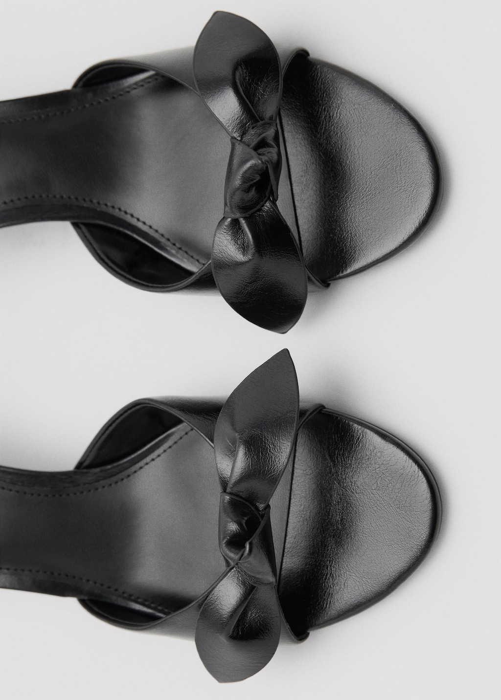 Bow heel sandals - image 3