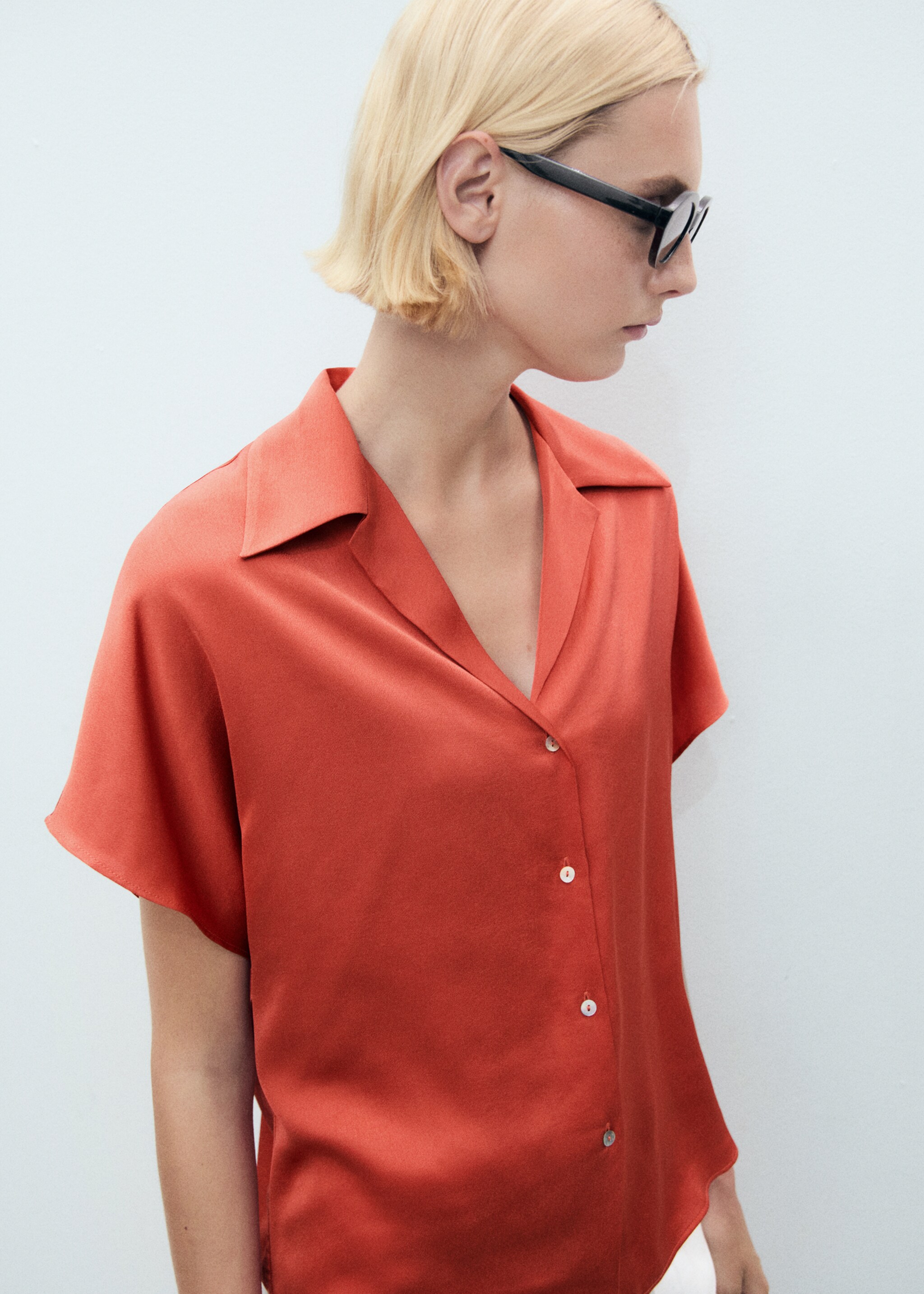 Short sleeve fluid shirt - Details of the article 2