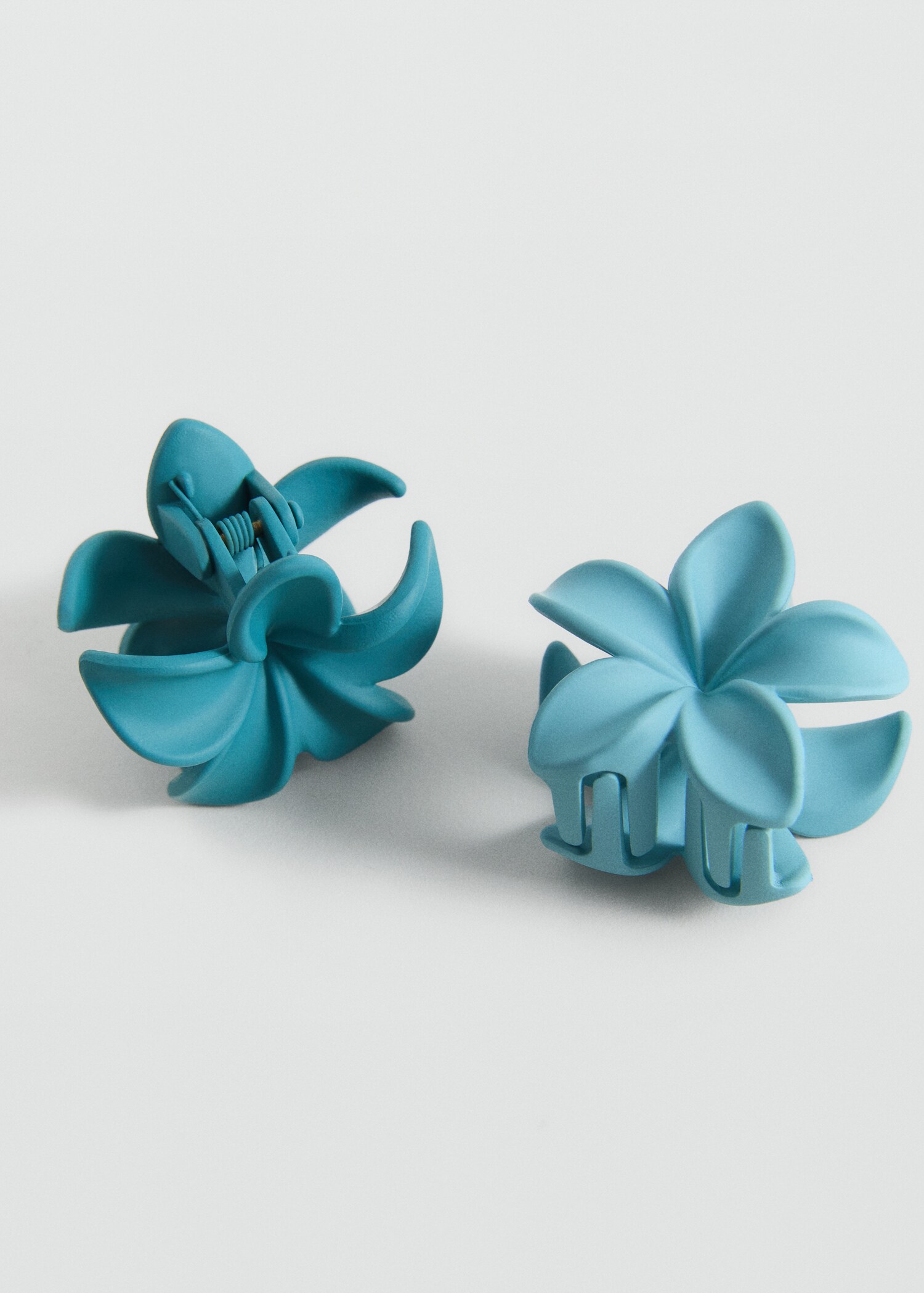 Barrette à cheveux fleurs - Plan moyen