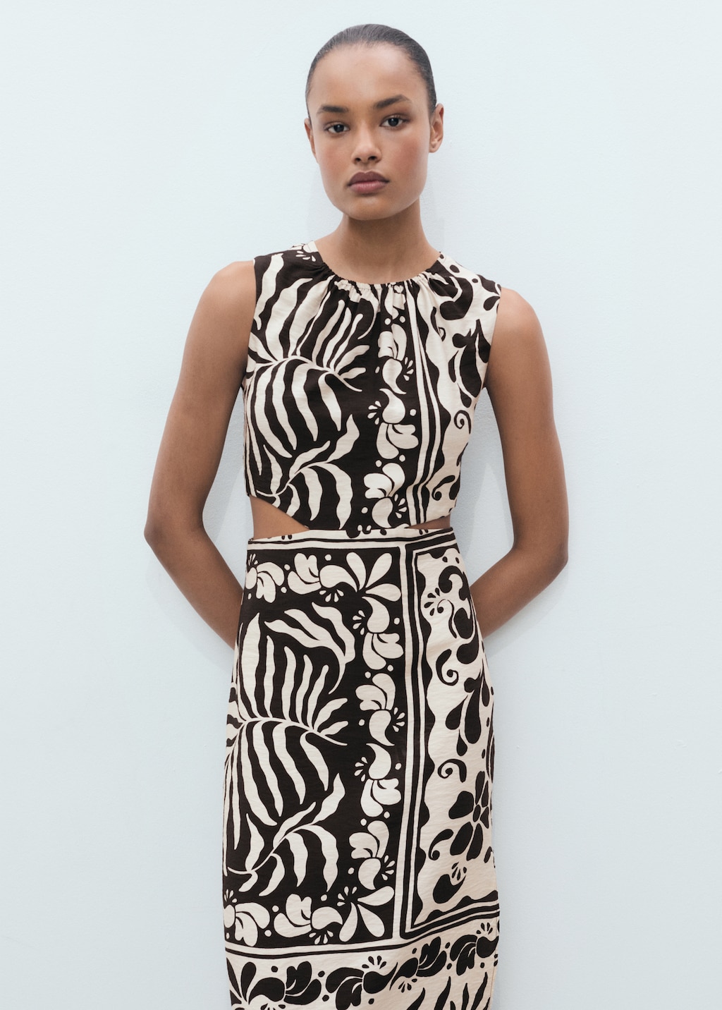 Midi-dress with cut-out