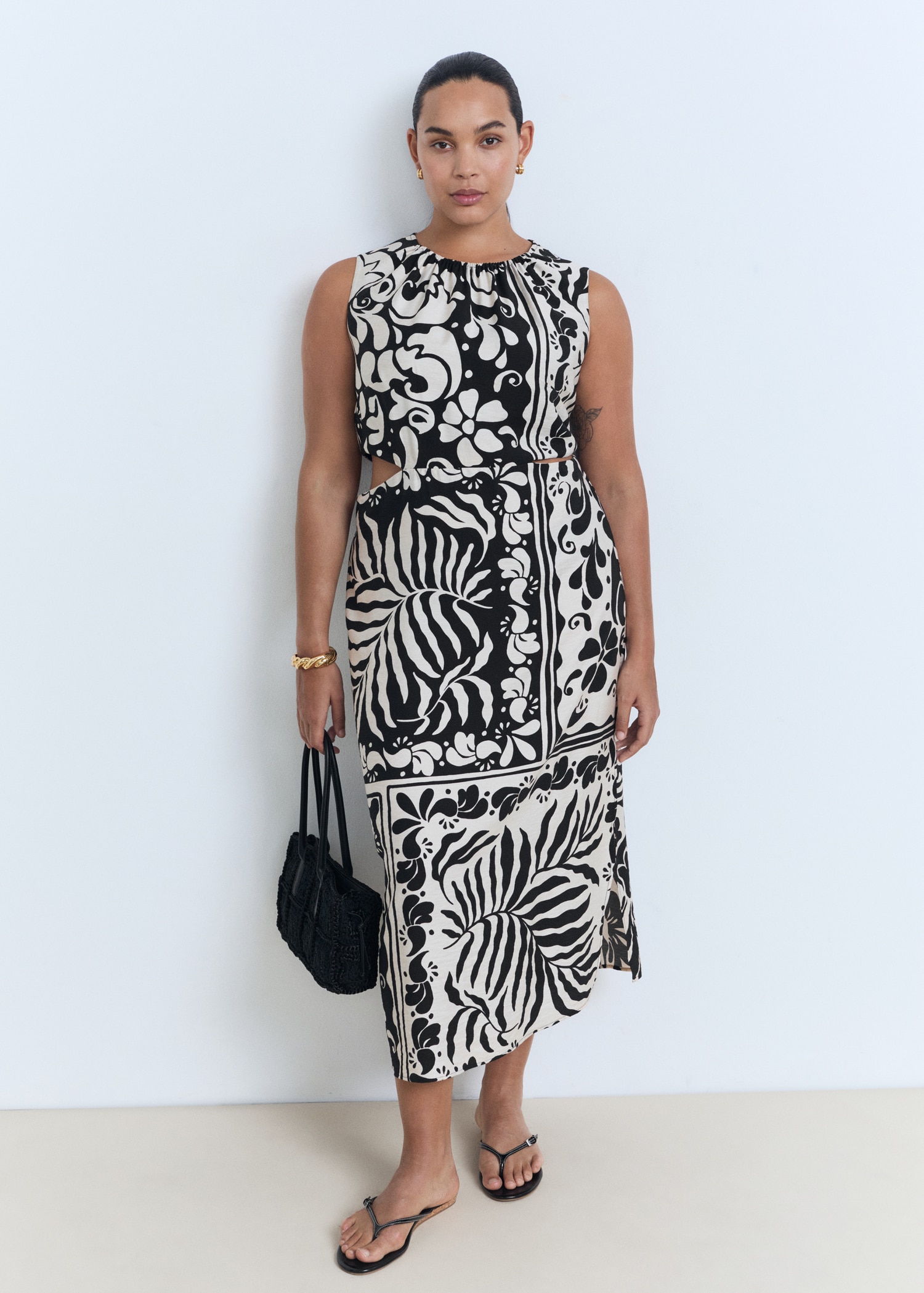 Printed dress with cut-out - Details of the article 3
