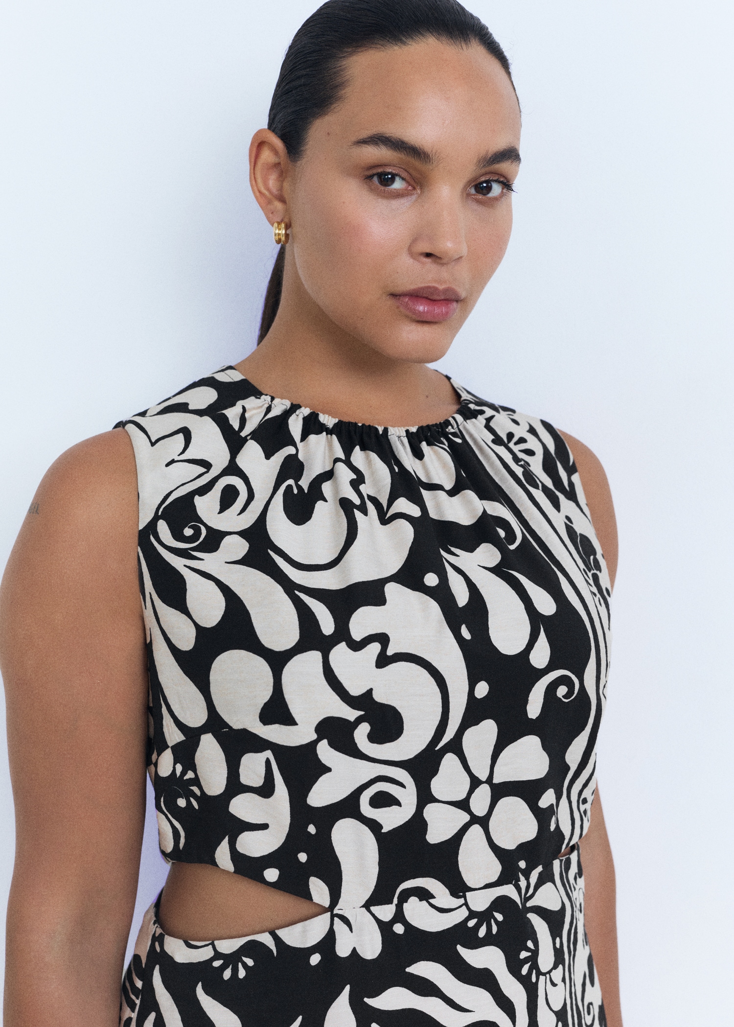 Printed dress with cut-out - Details of the article 4