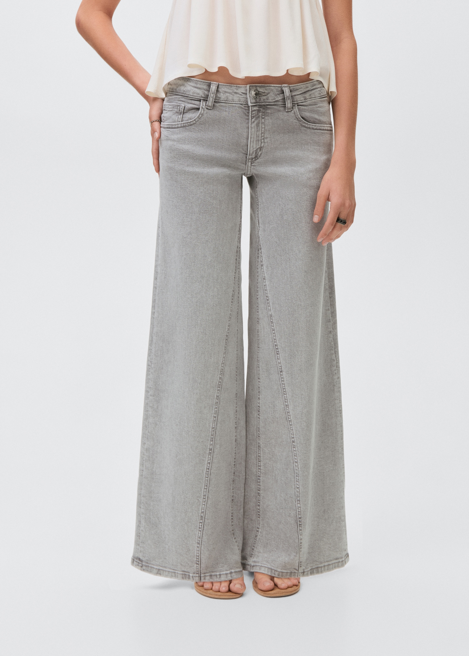 Low-waist wide leg jeans