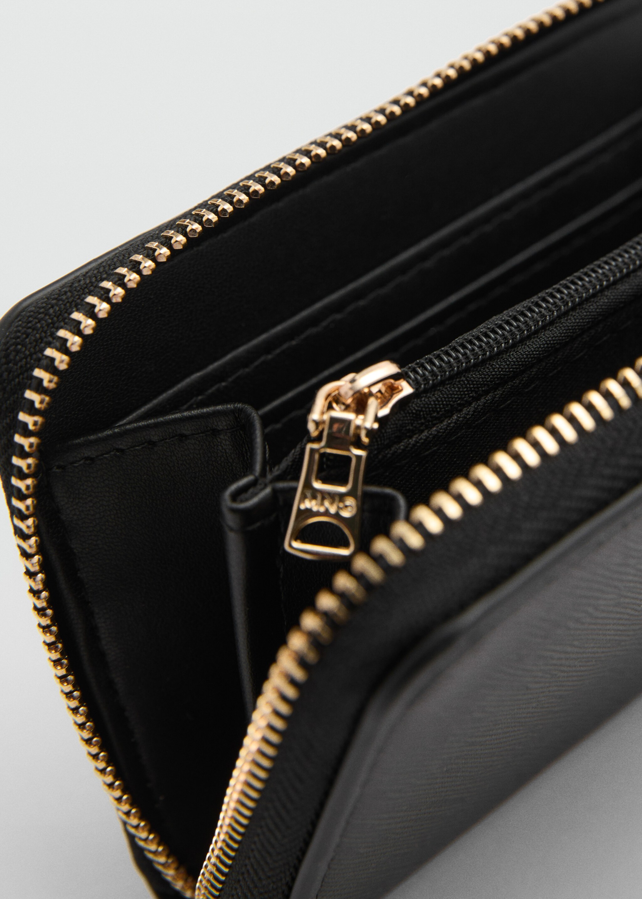 Saffiano-effect wallet - Medium plane