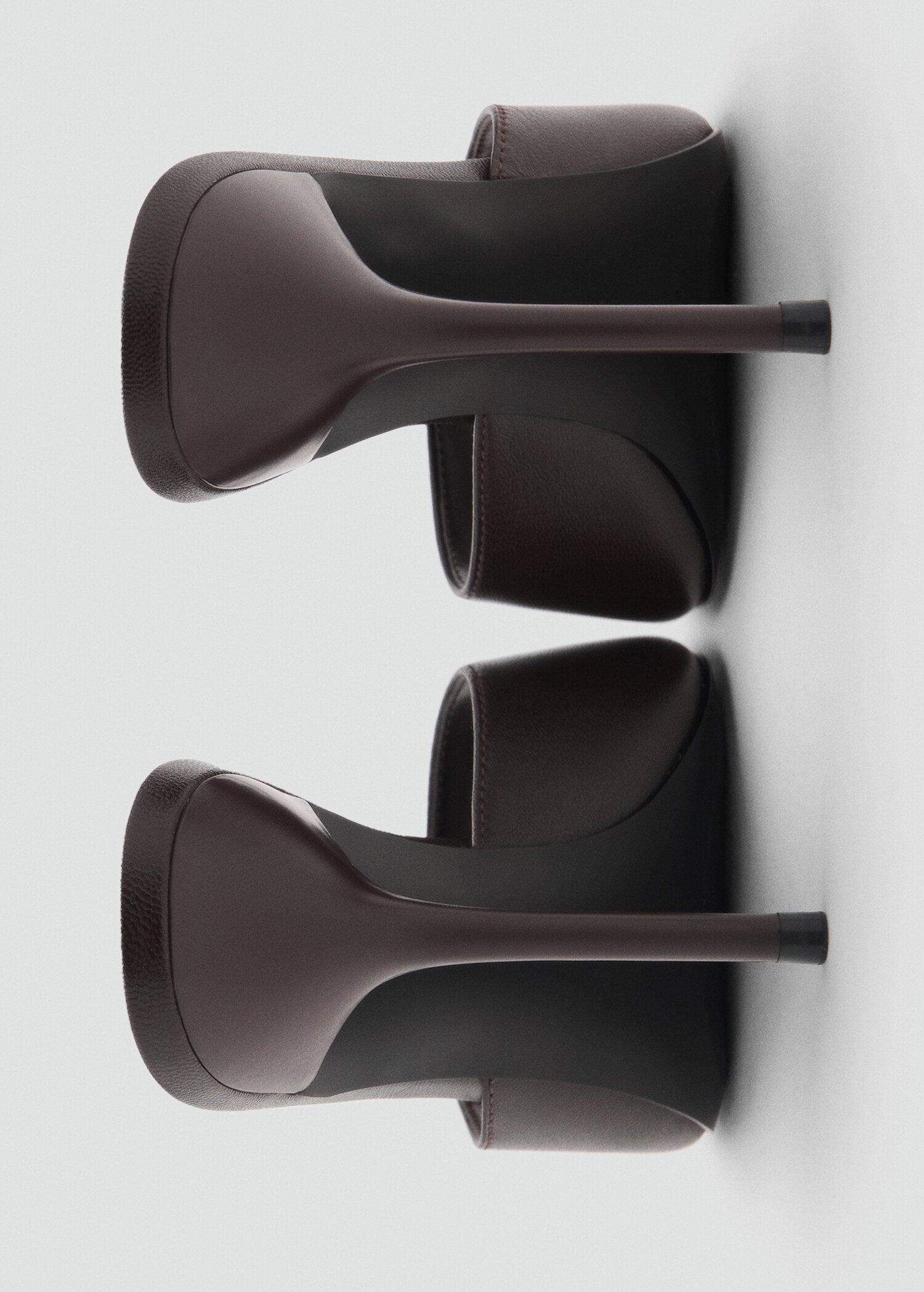 Heel leather sandals - Details of the article 1
