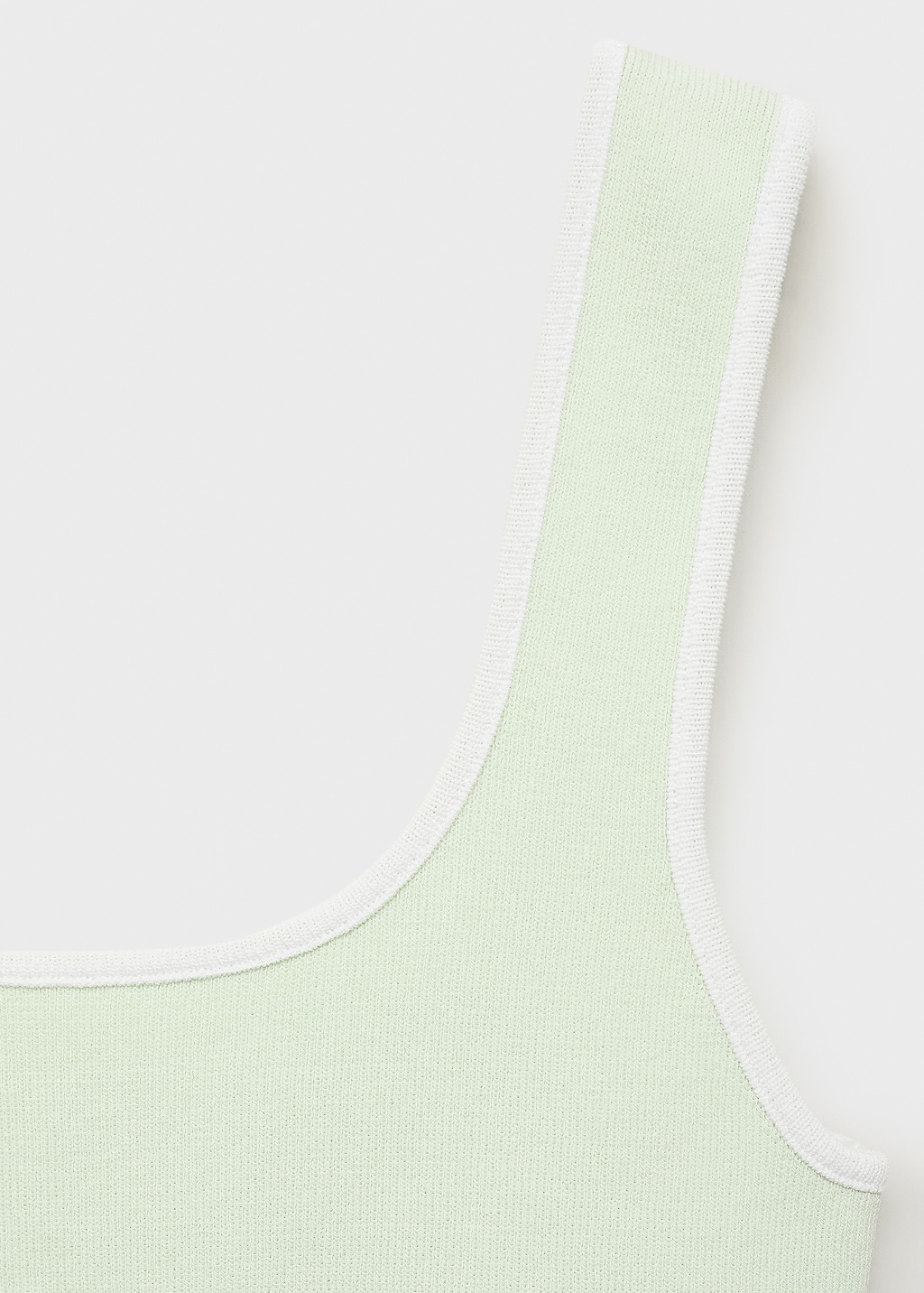 Knitted top with contrasting trim