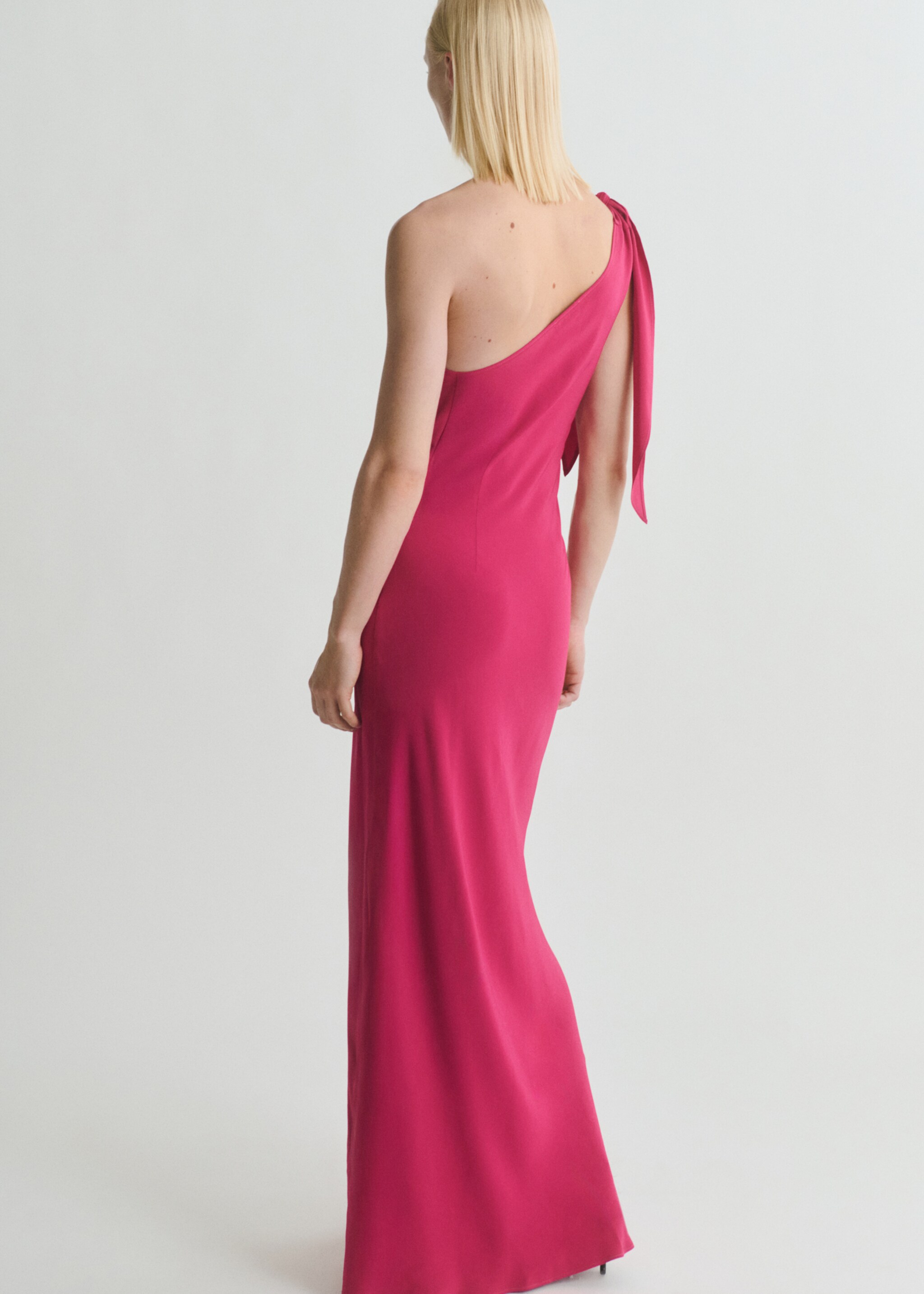 Robe asymétrique à bretelles et nœud - Détail de l'article 1