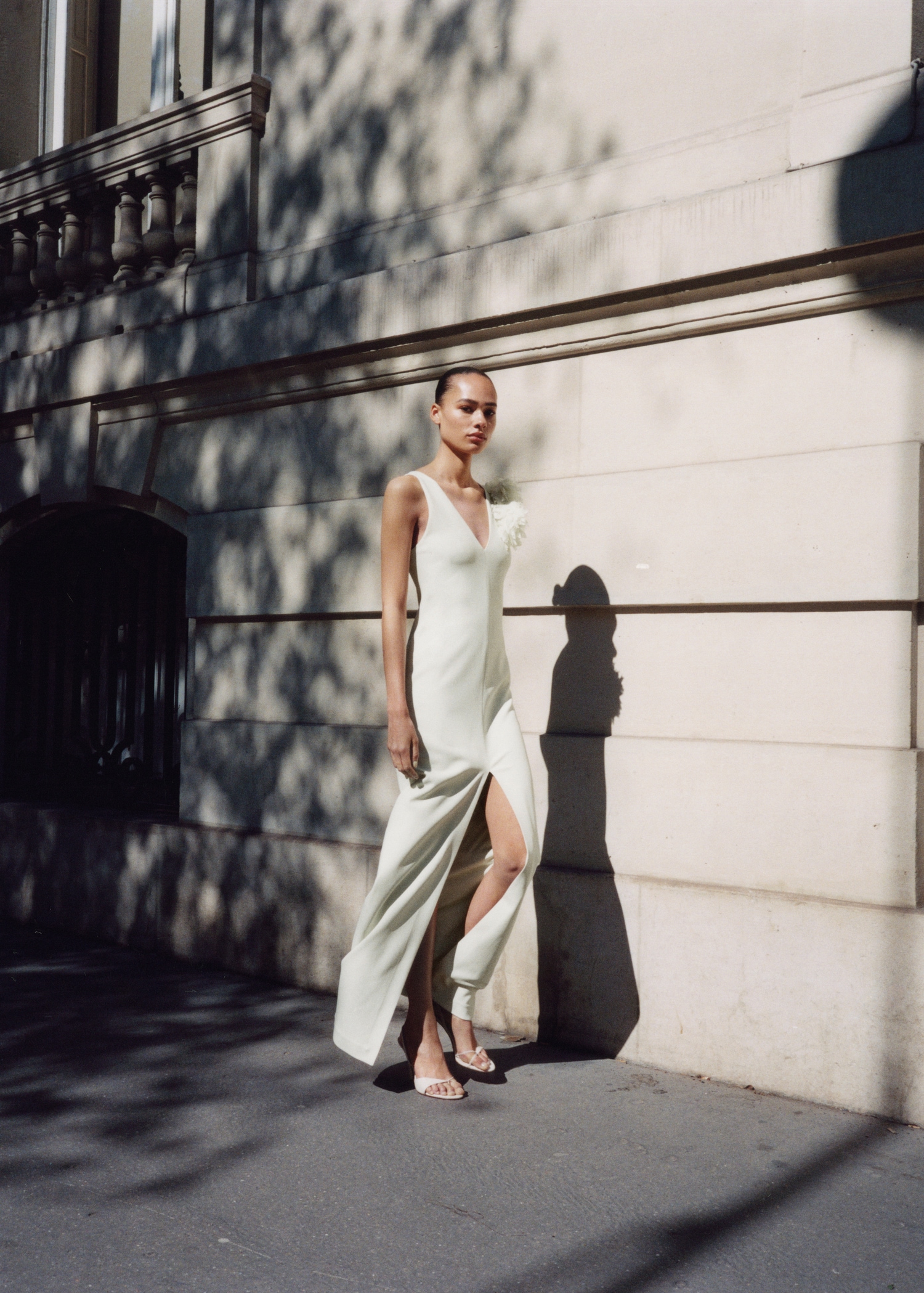 Floral dress with slit detail - Details of the article 2