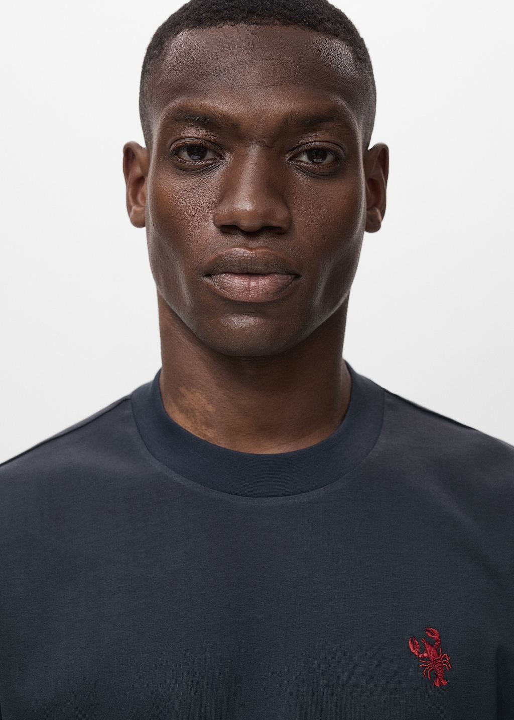 100% cotton t-shirt with embroidered detail