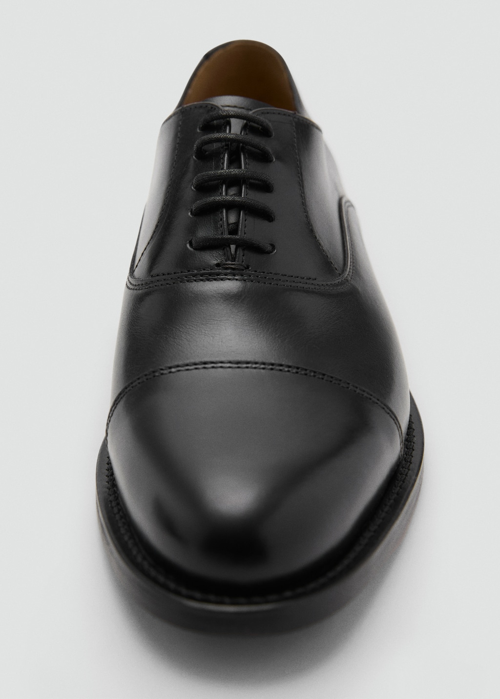 Oxford style leather shoe
